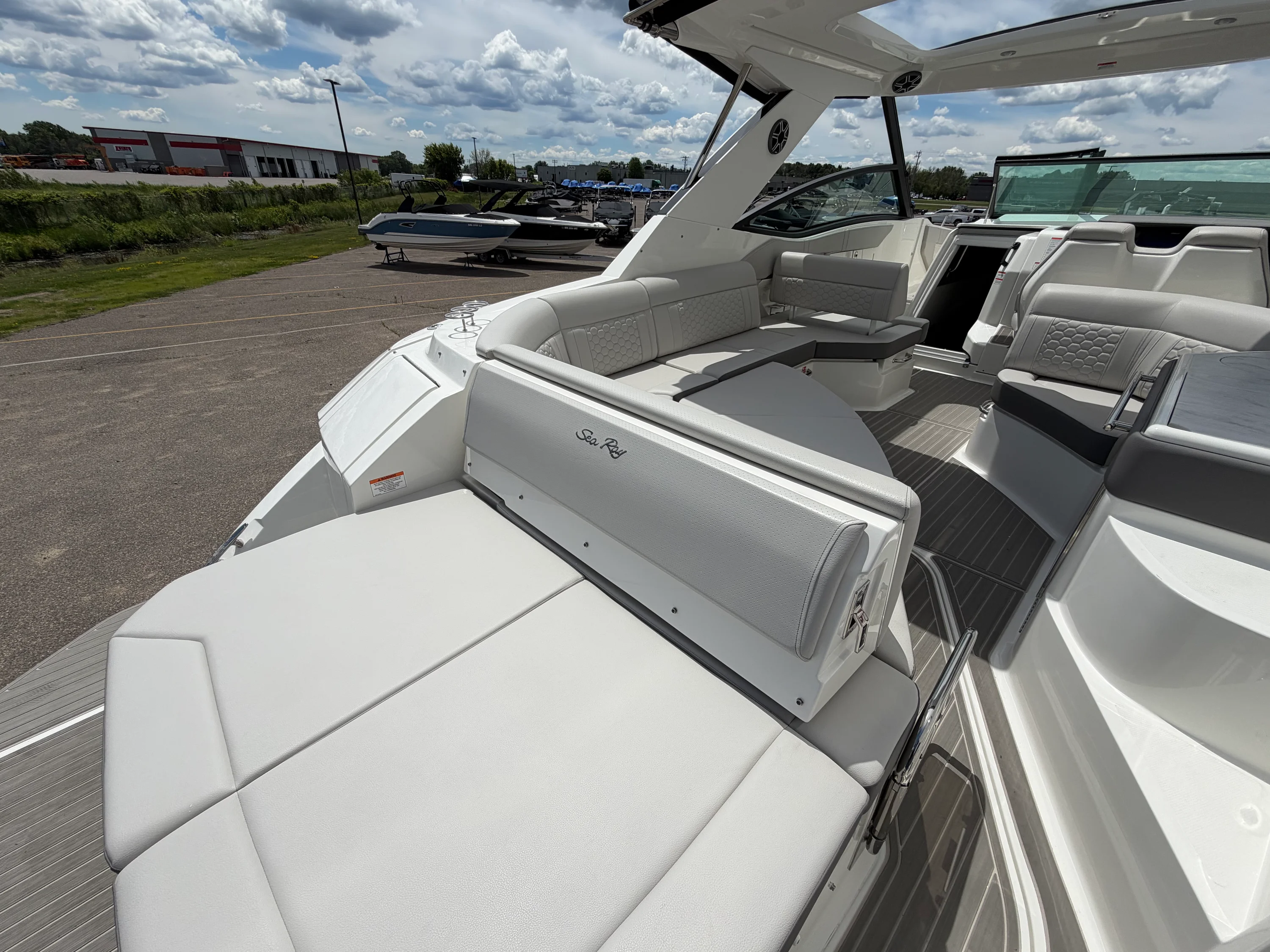 2026 Sea Ray Sundancer 320 Image Thumbnail #12