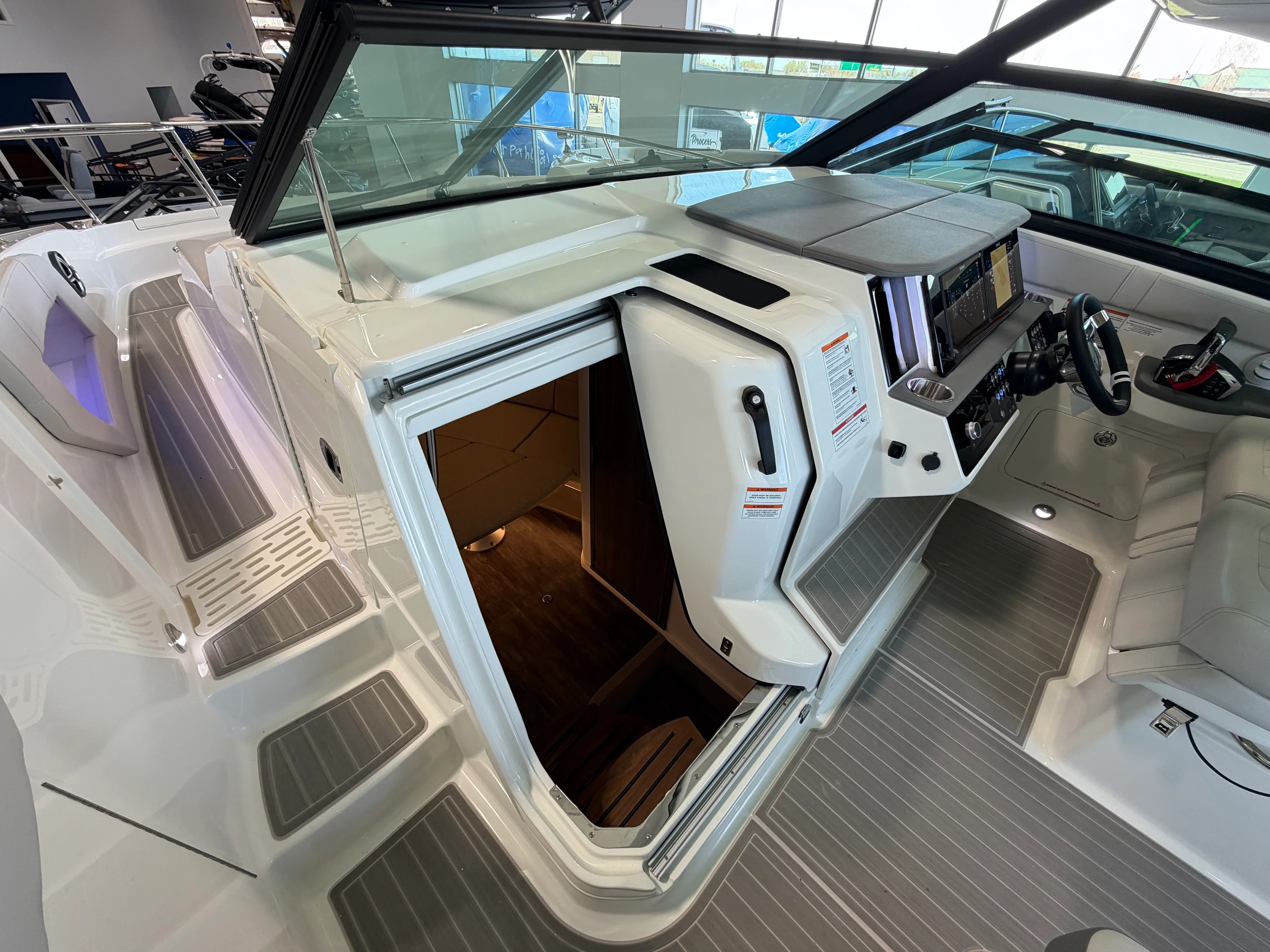2026 Sea Ray Sundancer 320 Image Thumbnail #43