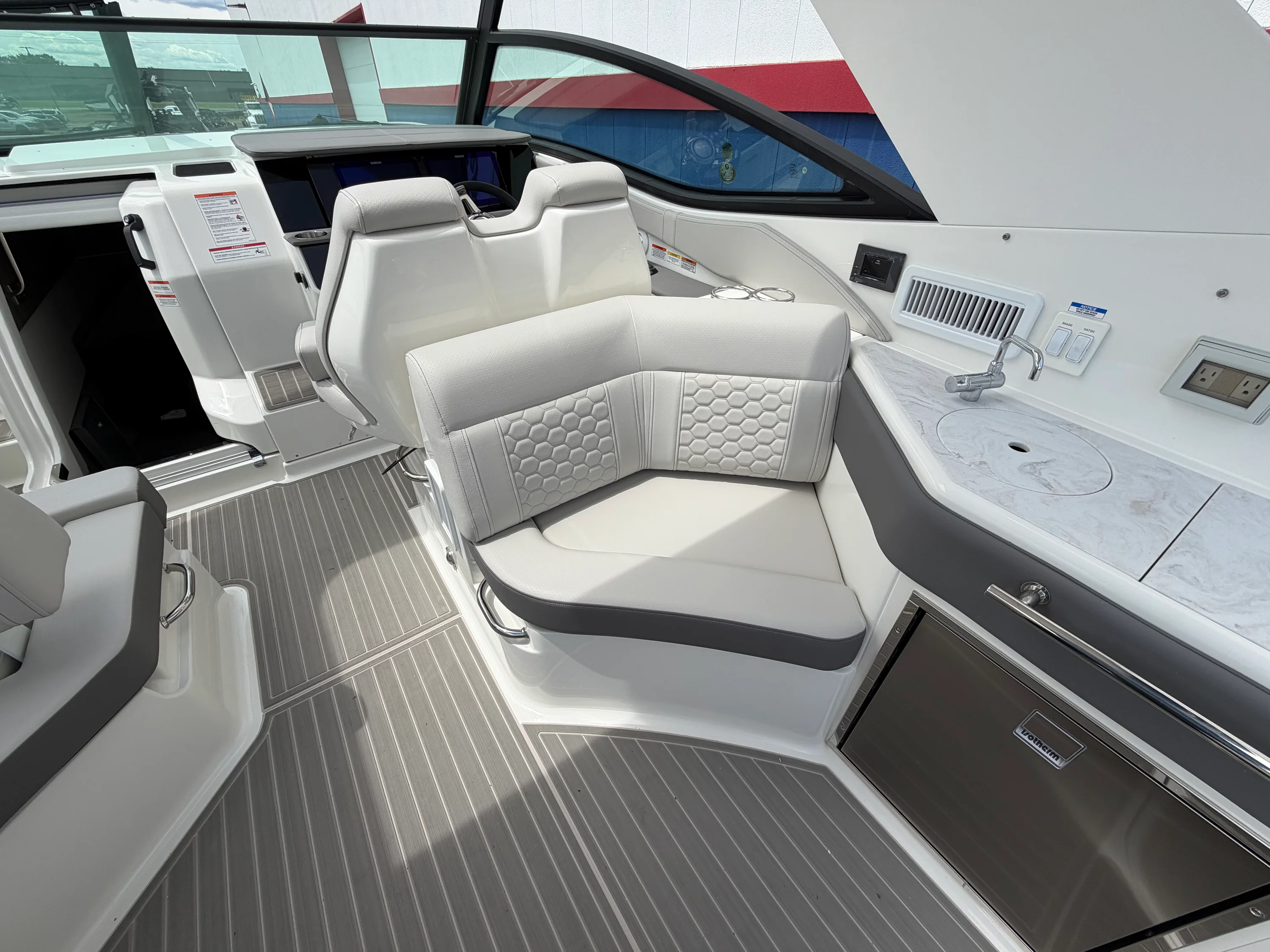 2026 Sea Ray Sundancer 320 Image Thumbnail #21