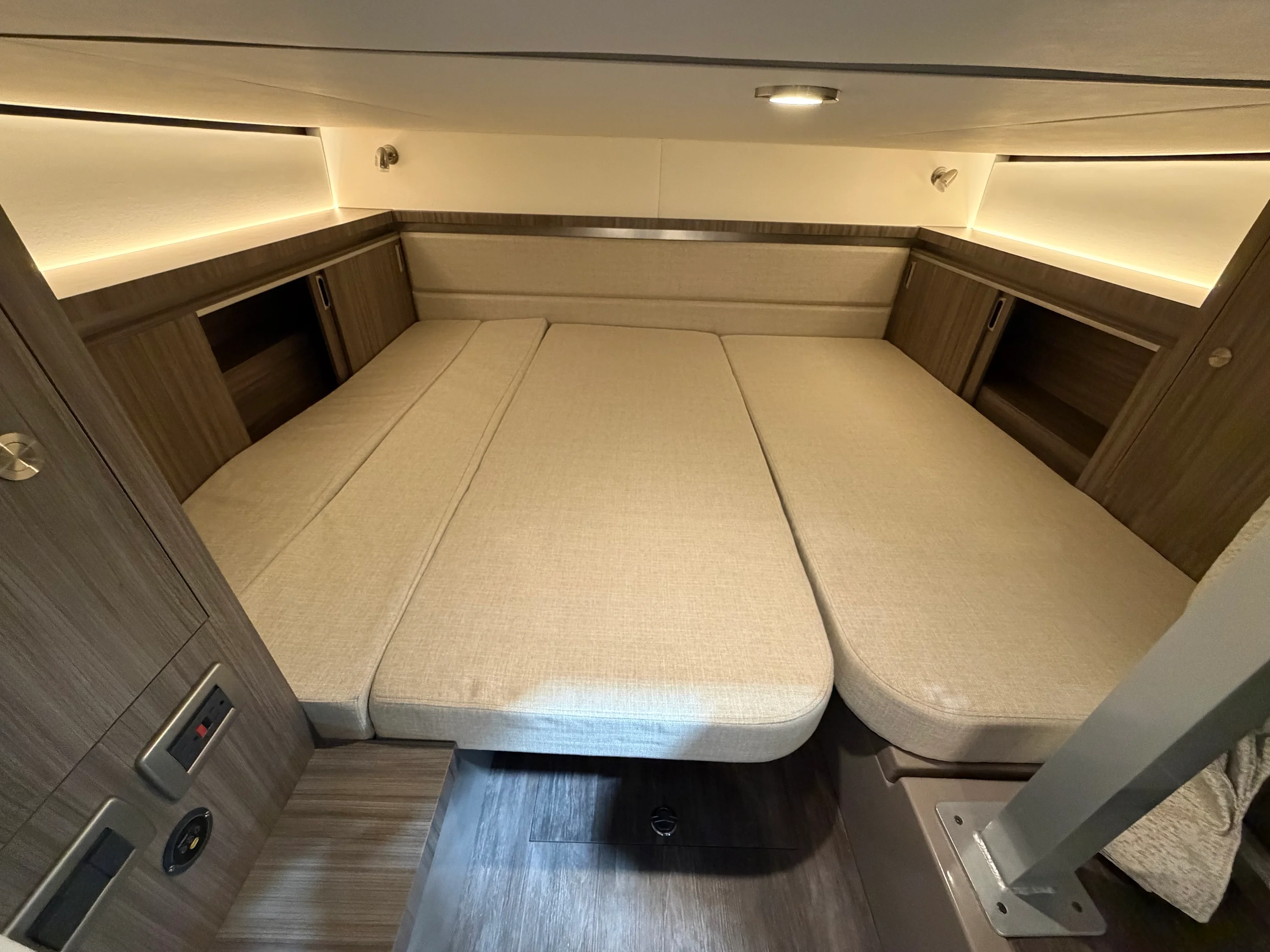 2026 Sea Ray Sundancer 320 Image Thumbnail #53