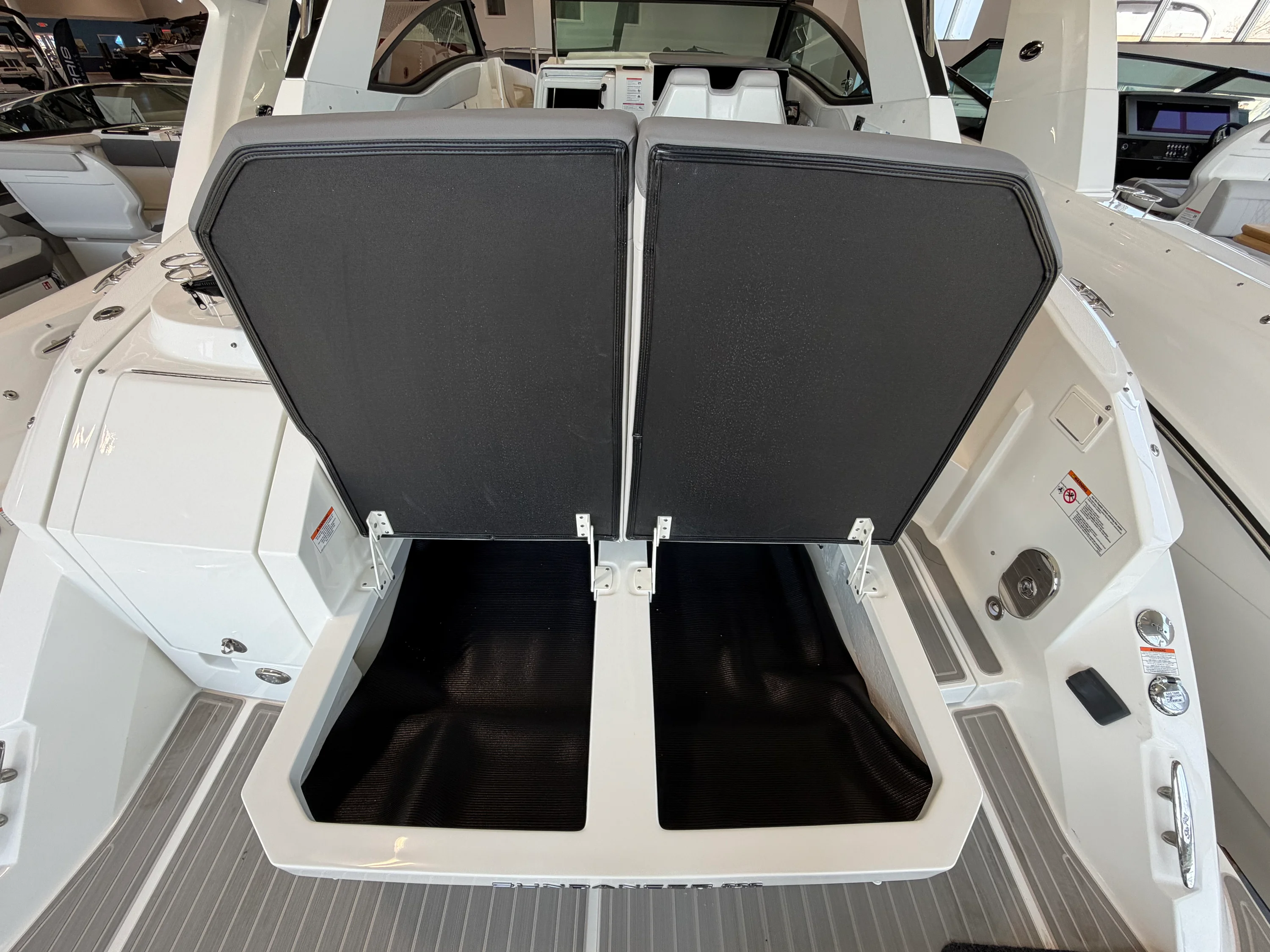 2026 Sea Ray Sundancer 320 Image Thumbnail #9