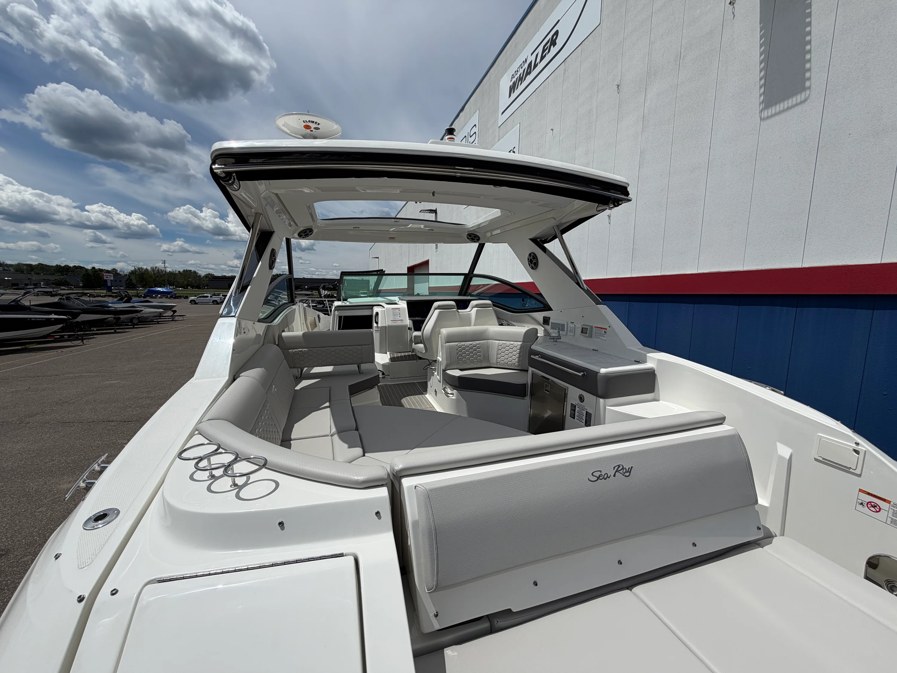 2026 Sea Ray Sundancer 320 Image Thumbnail #7