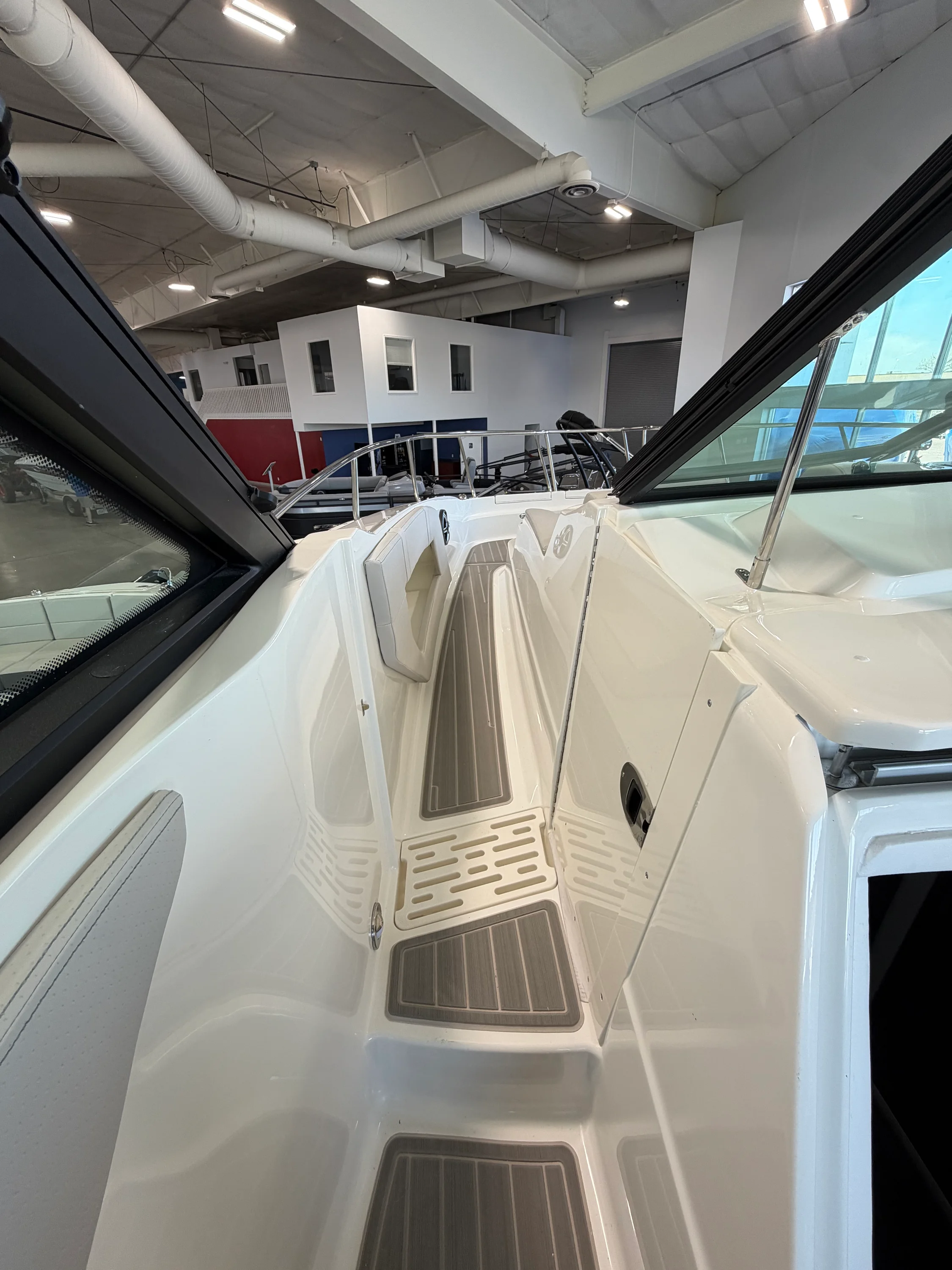 2026 Sea Ray Sundancer 320 Image Thumbnail #26