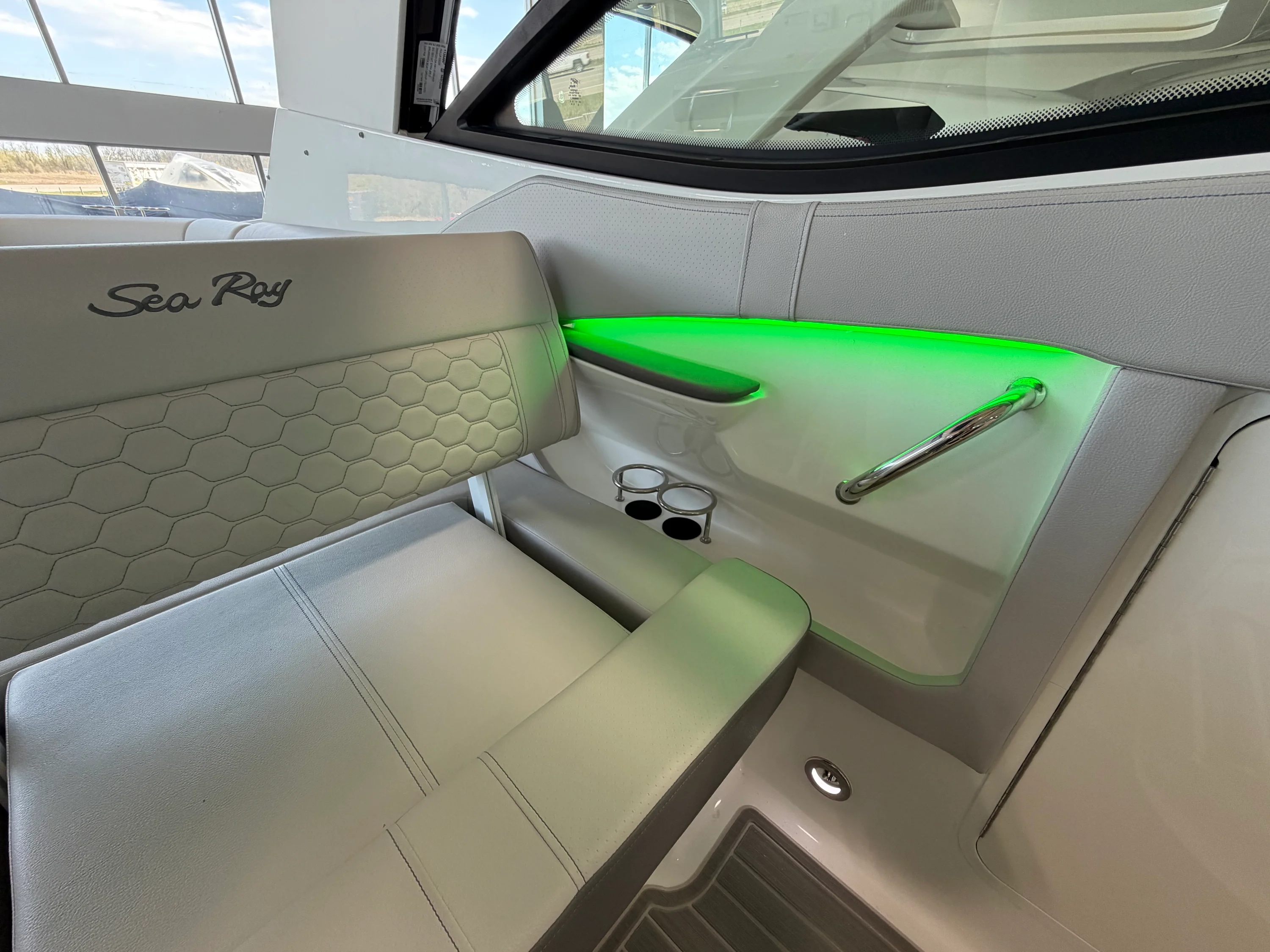2026 Sea Ray Sundancer 320 Image Thumbnail #72