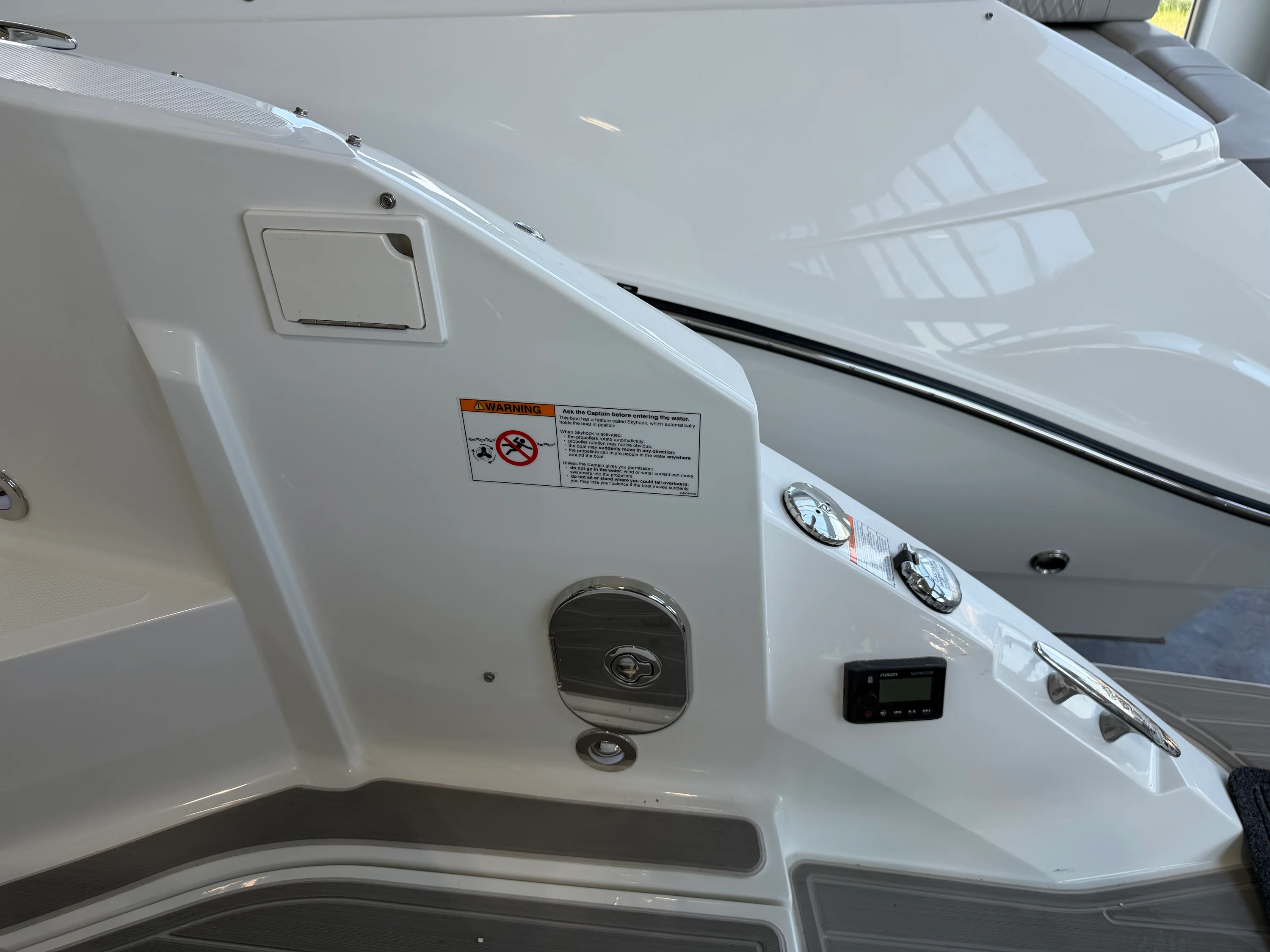 2026 Sea Ray Sundancer 320 Image Thumbnail #10