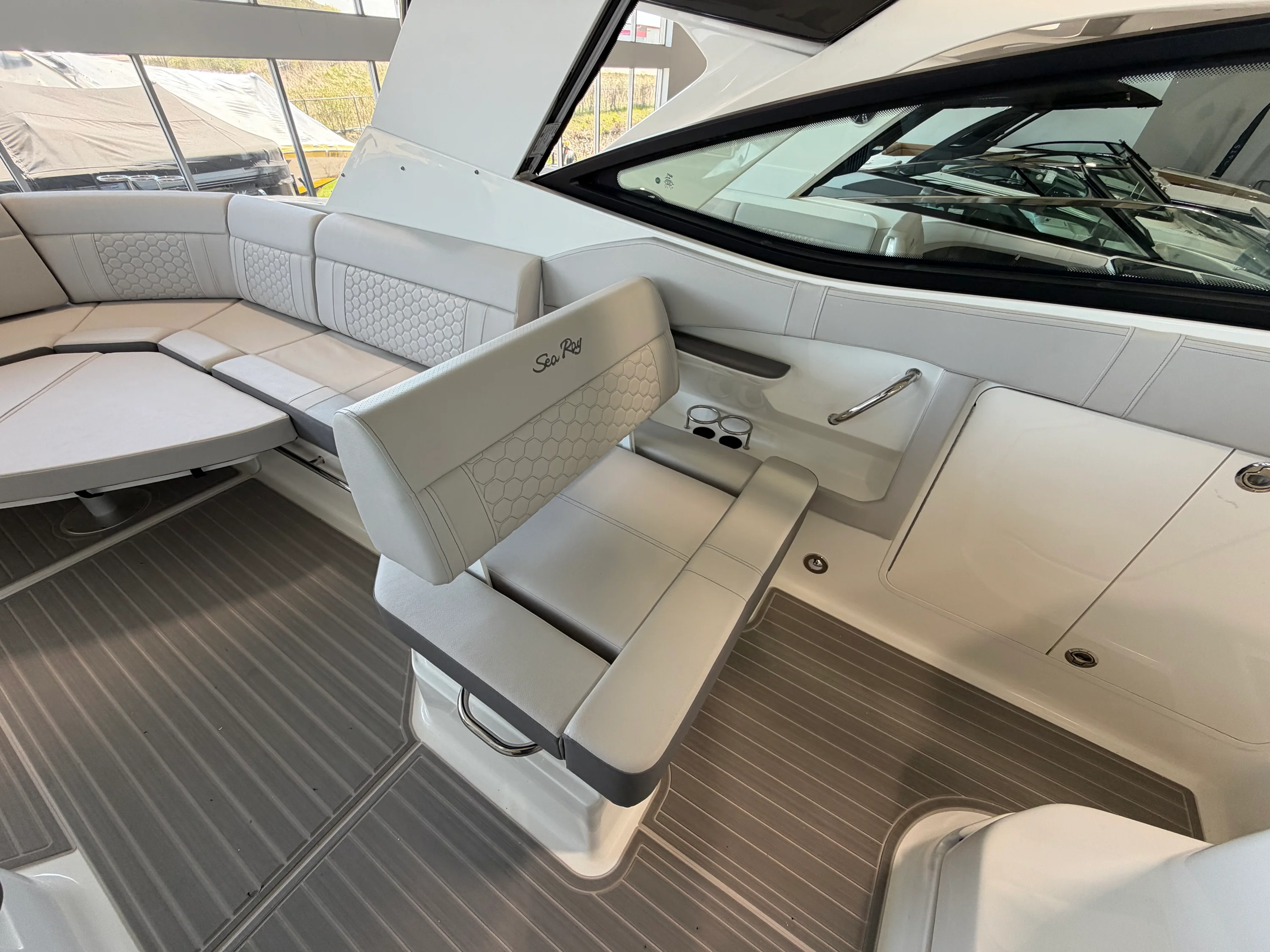 2026 Sea Ray Sundancer 320 Image Thumbnail #36