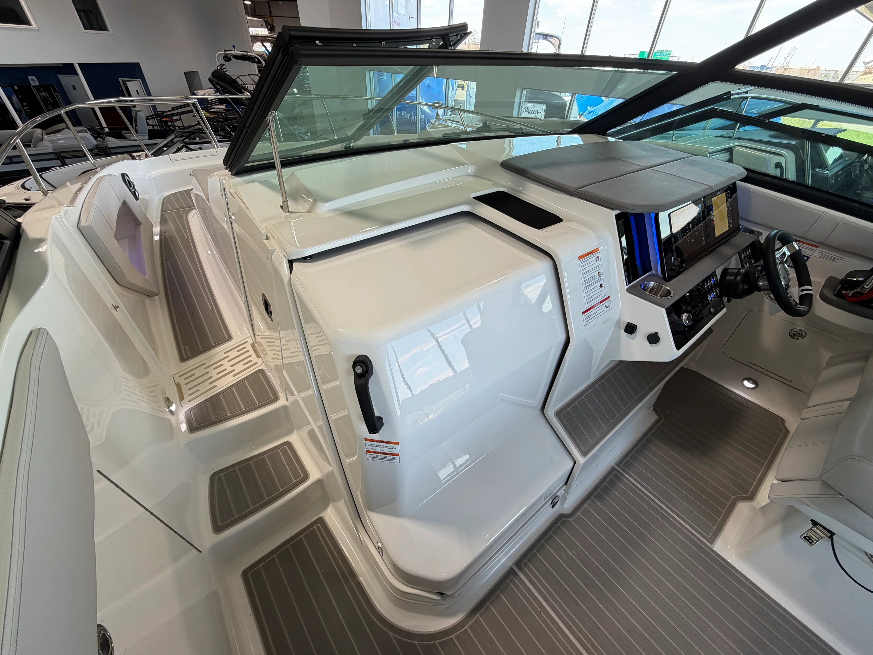 2026 Sea Ray Sundancer 320 Image Thumbnail #42