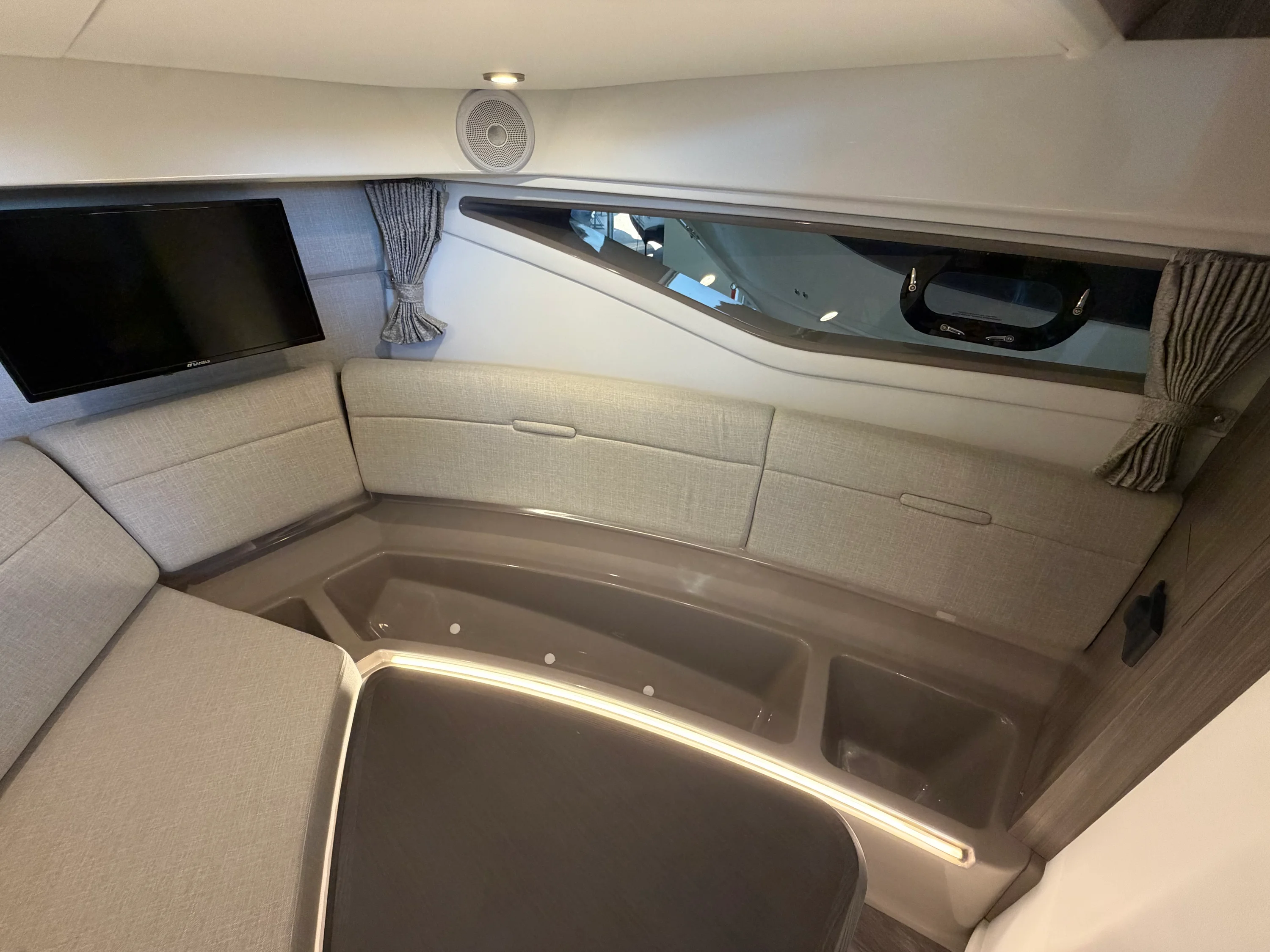2026 Sea Ray Sundancer 320 Image Thumbnail #69