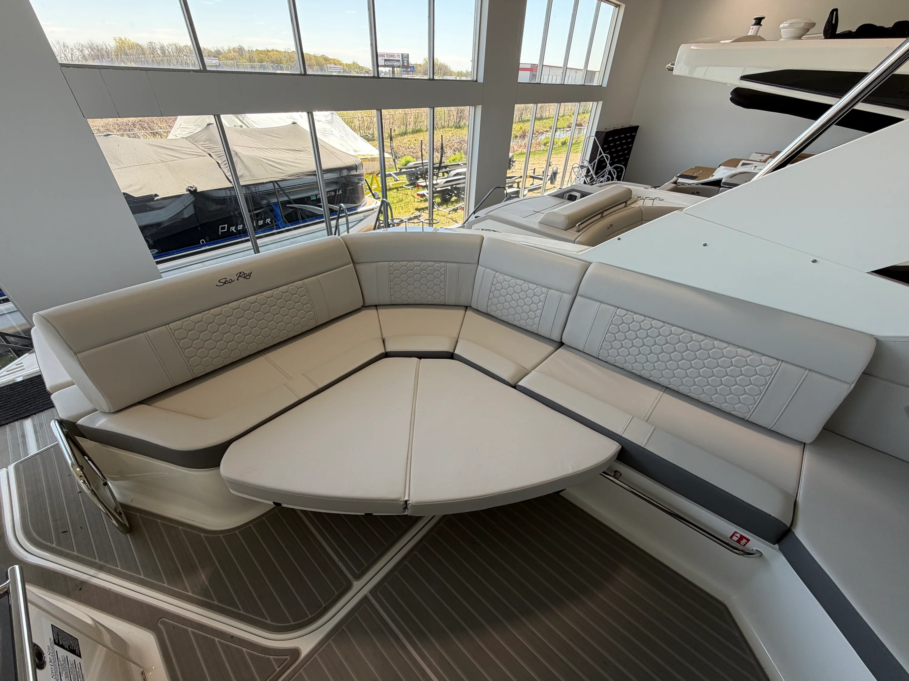 2026 Sea Ray Sundancer 320 Image Thumbnail #39