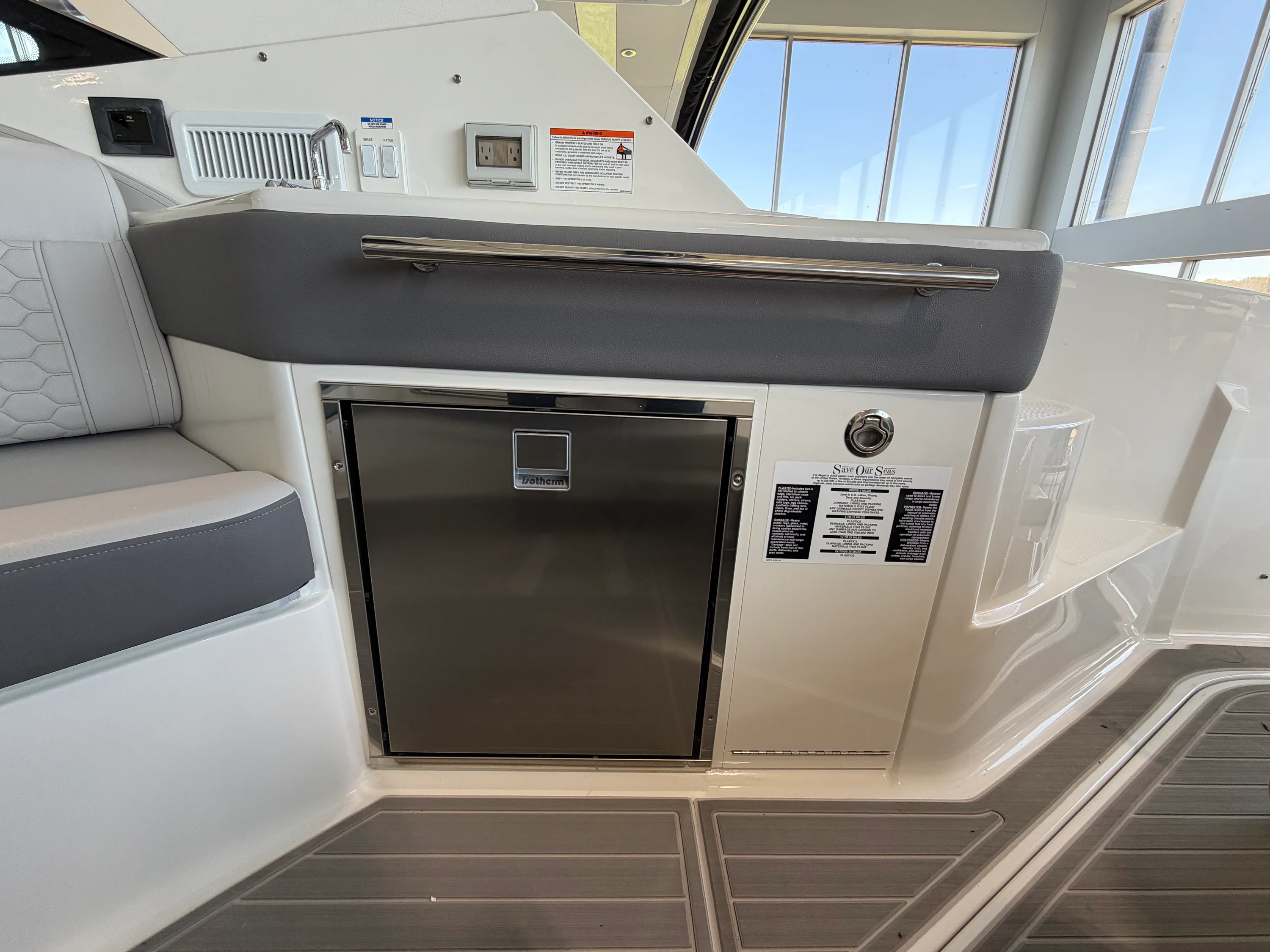 2026 Sea Ray Sundancer 320 Image Thumbnail #15