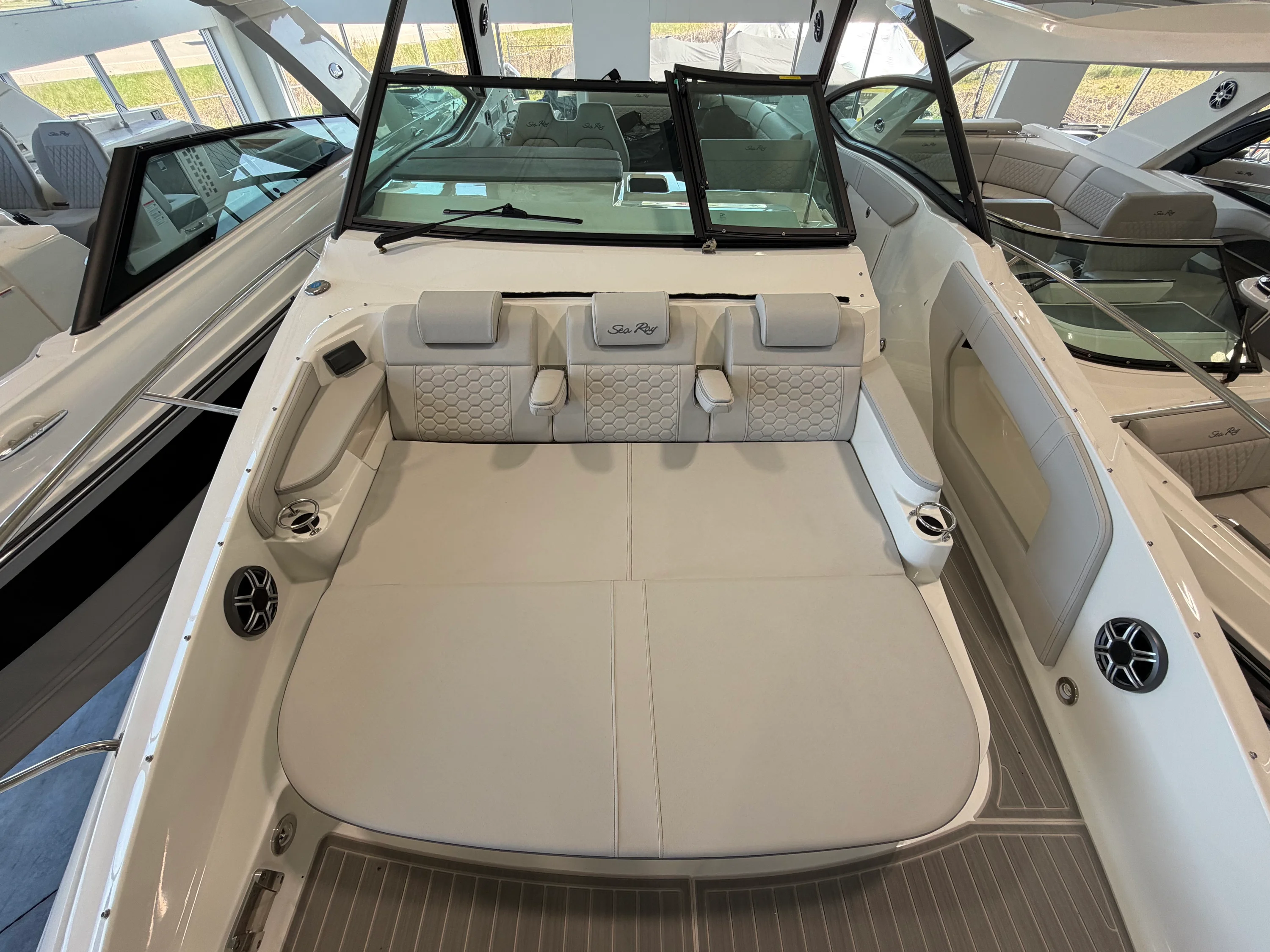 2026 Sea Ray Sundancer 320 Image Thumbnail #49