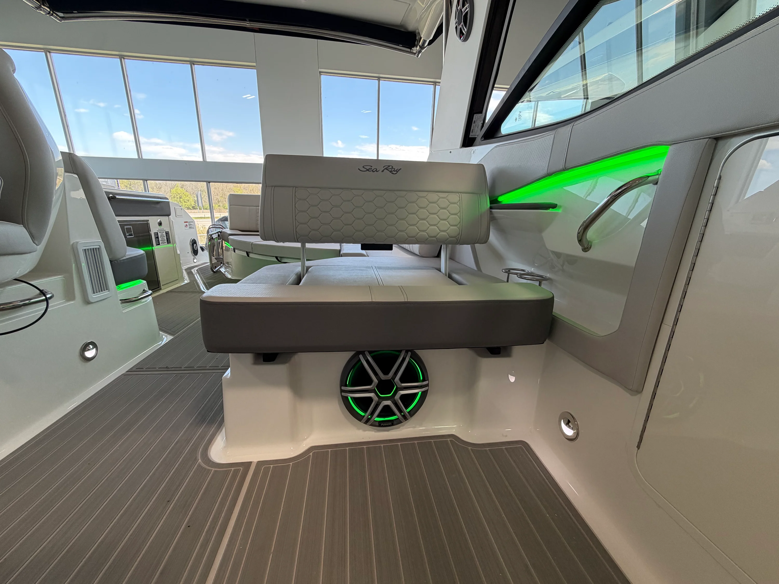 2026 Sea Ray Sundancer 320 Image Thumbnail #37