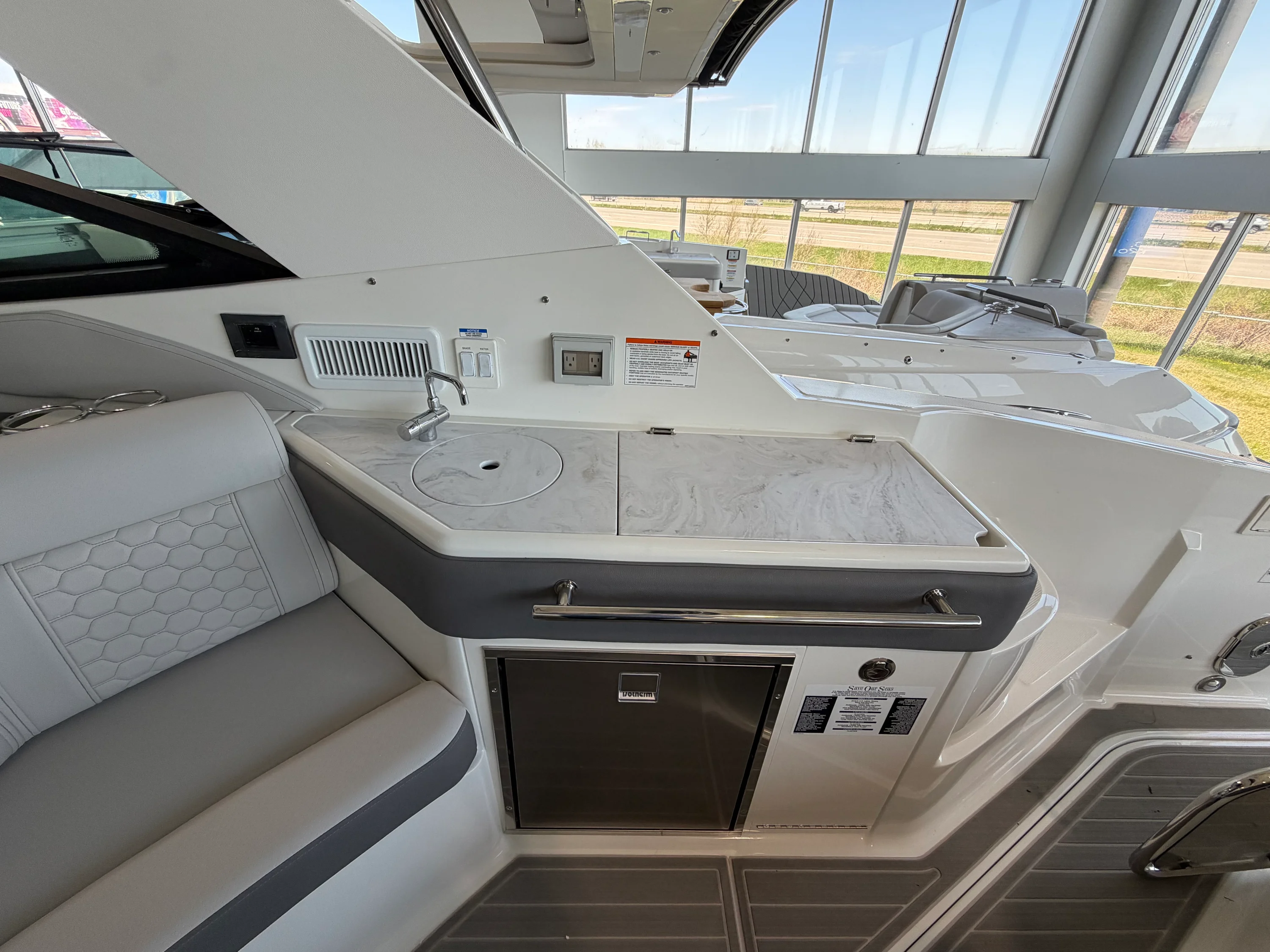 2026 Sea Ray Sundancer 320 Image Thumbnail #12