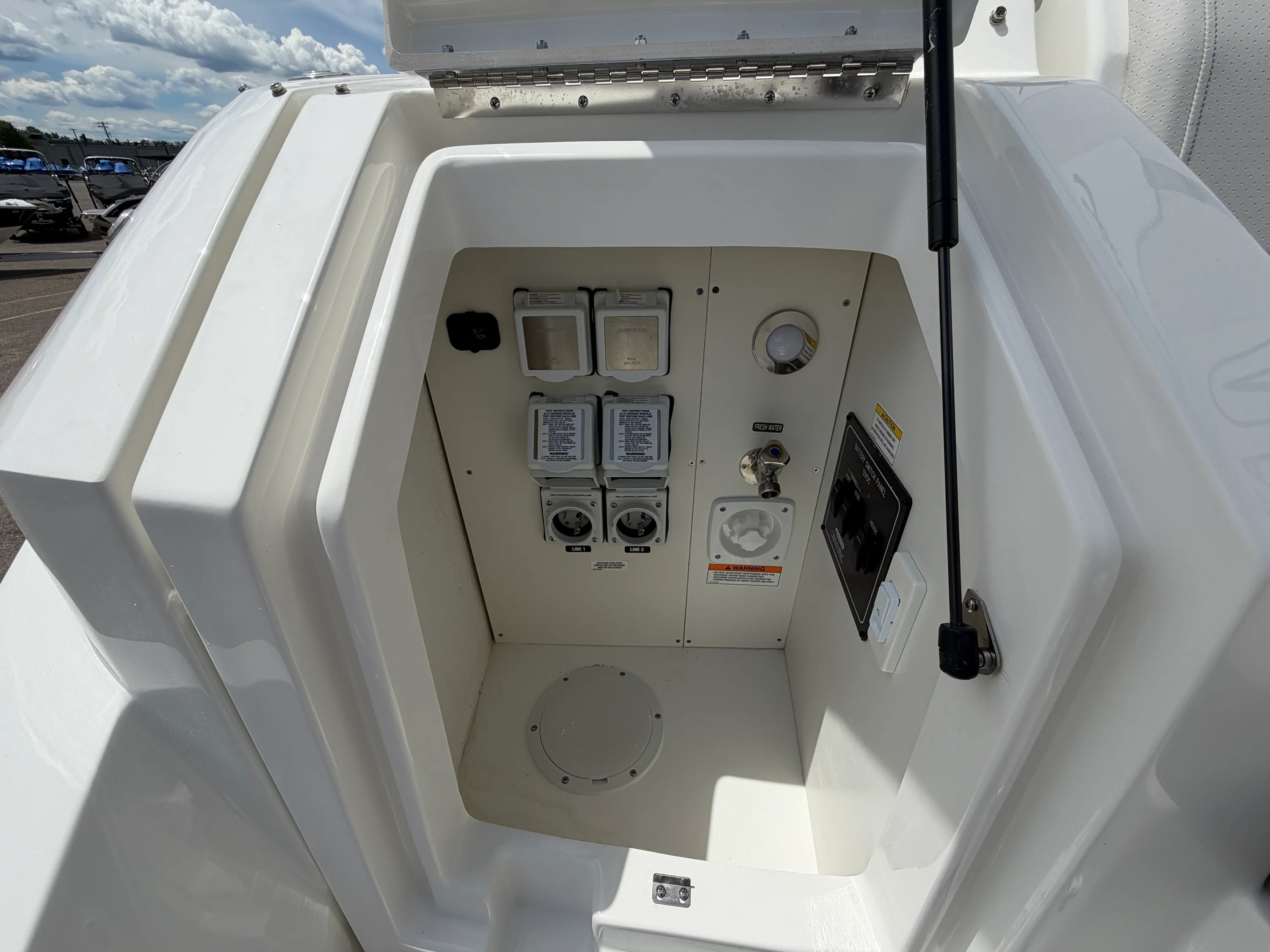 2026 Sea Ray Sundancer 320 Image Thumbnail #11
