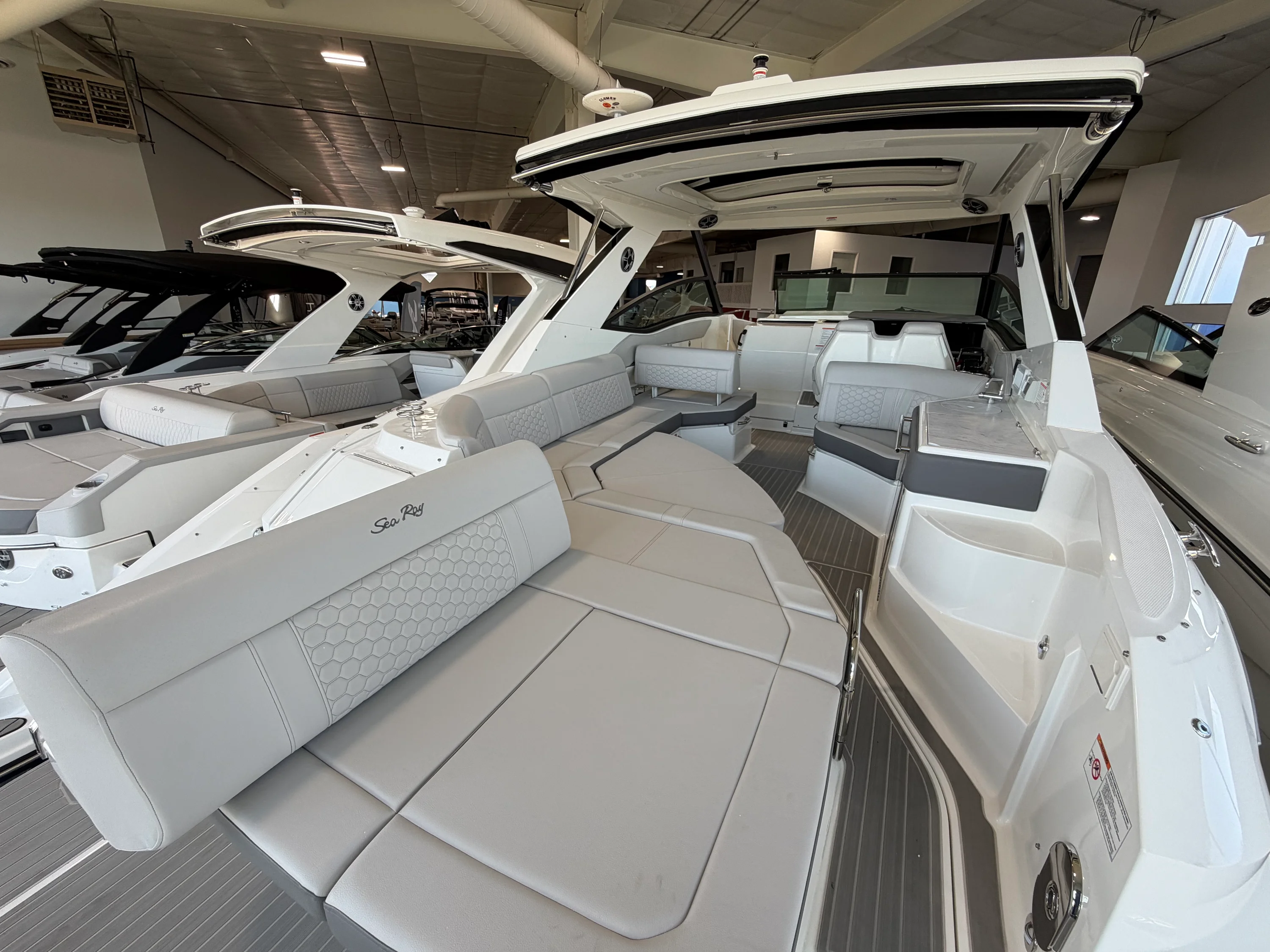 2026 Sea Ray Sundancer 320 Image Thumbnail #47