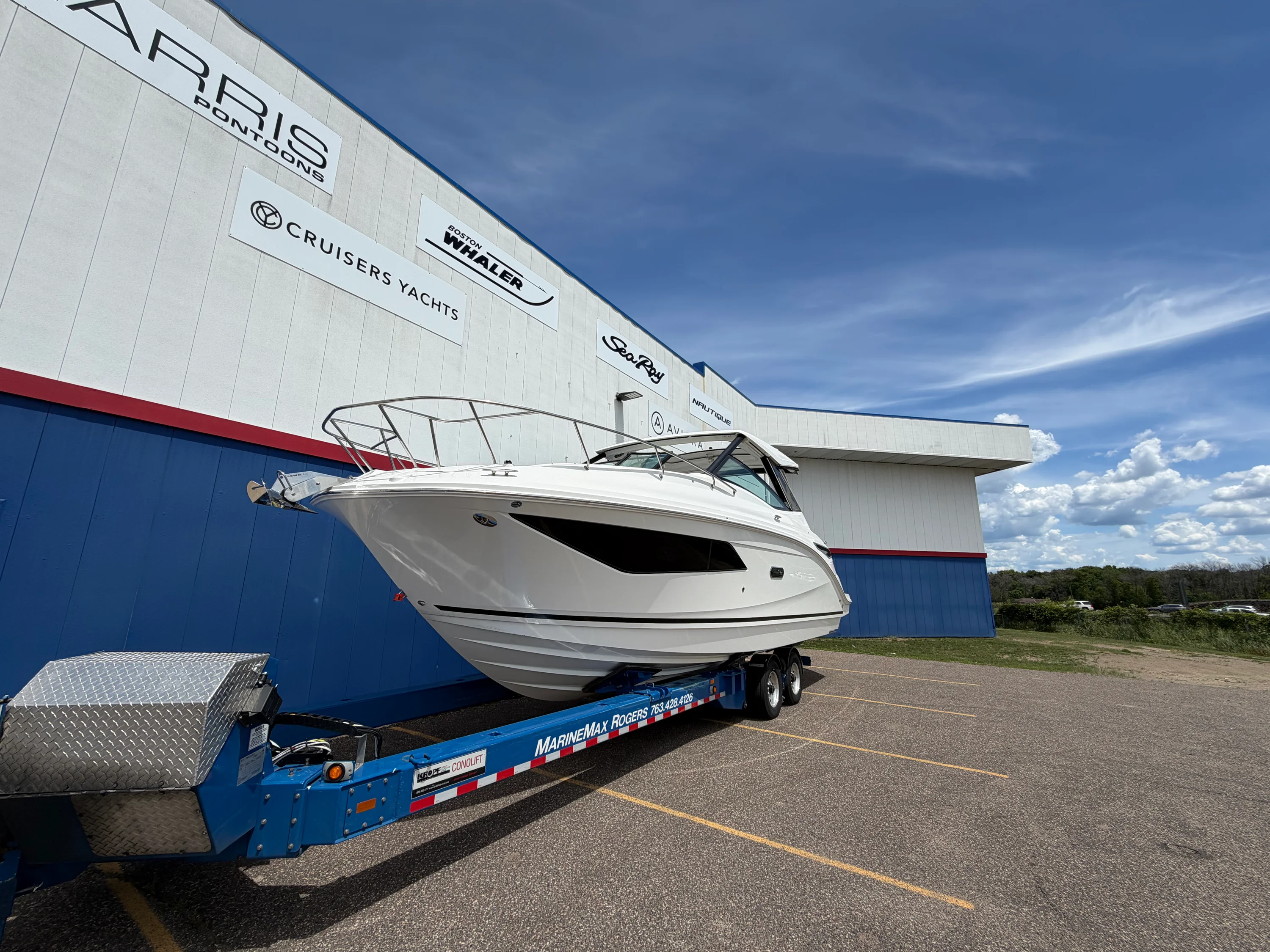 2026 Sea Ray Sundancer 320 Image Thumbnail #3