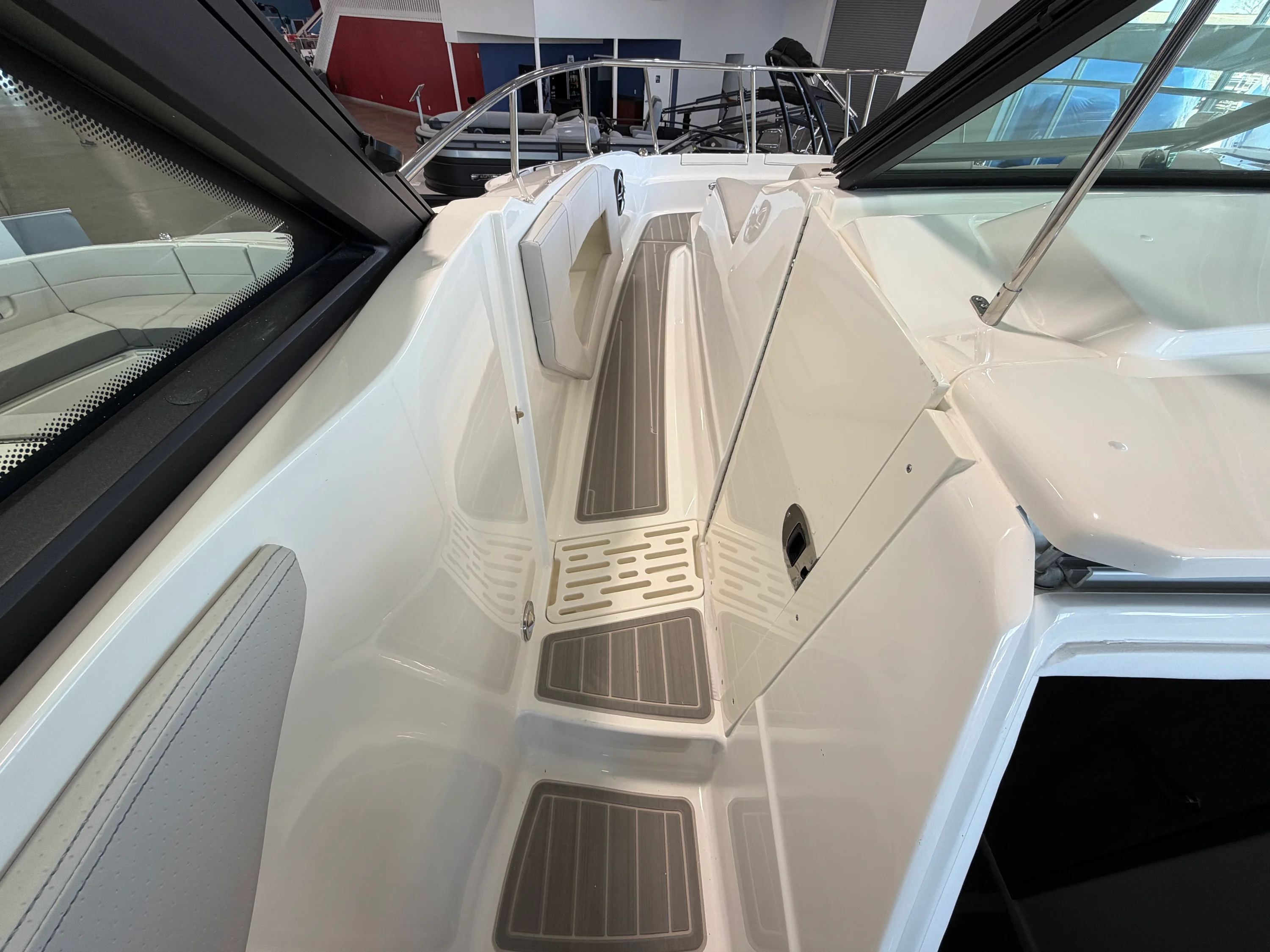 2026 Sea Ray Sundancer 320 Image Thumbnail #28