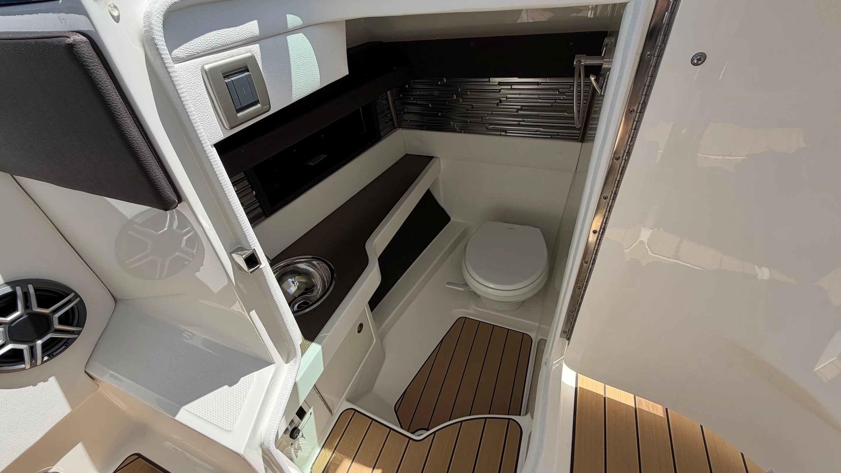2026 Sea Ray SLX 310 Image Thumbnail #18