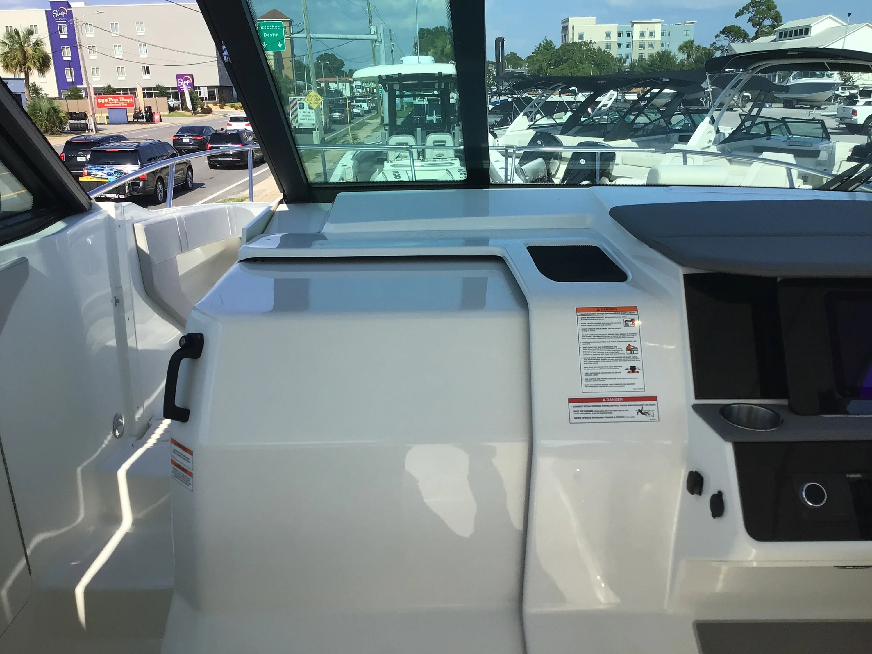 2026 Sea Ray Sundancer 320 Outboard Image Thumbnail #9