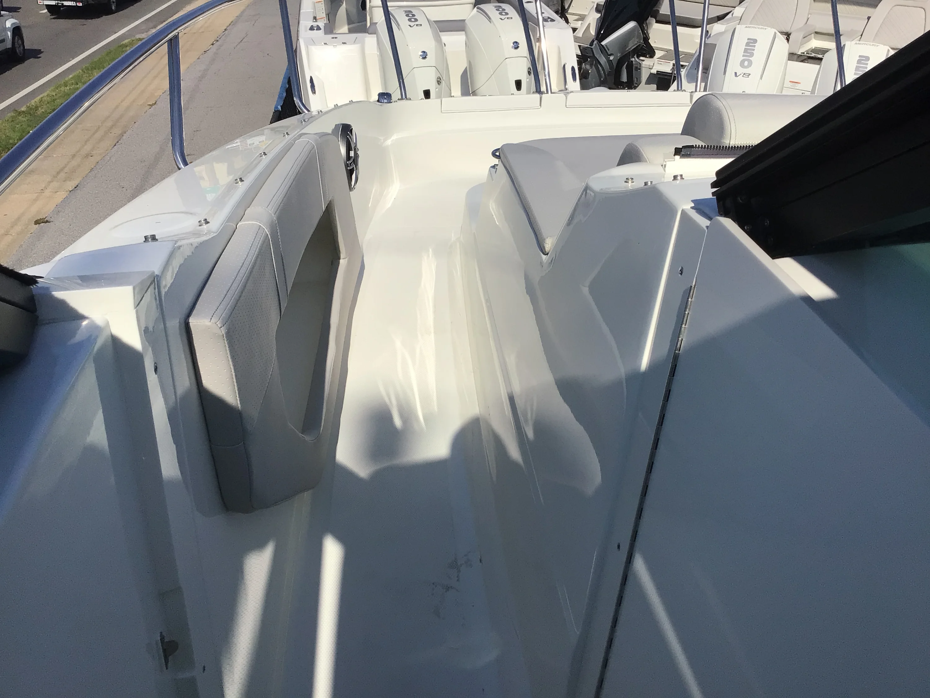2026 Sea Ray Sundancer 320 Outboard Image Thumbnail #11