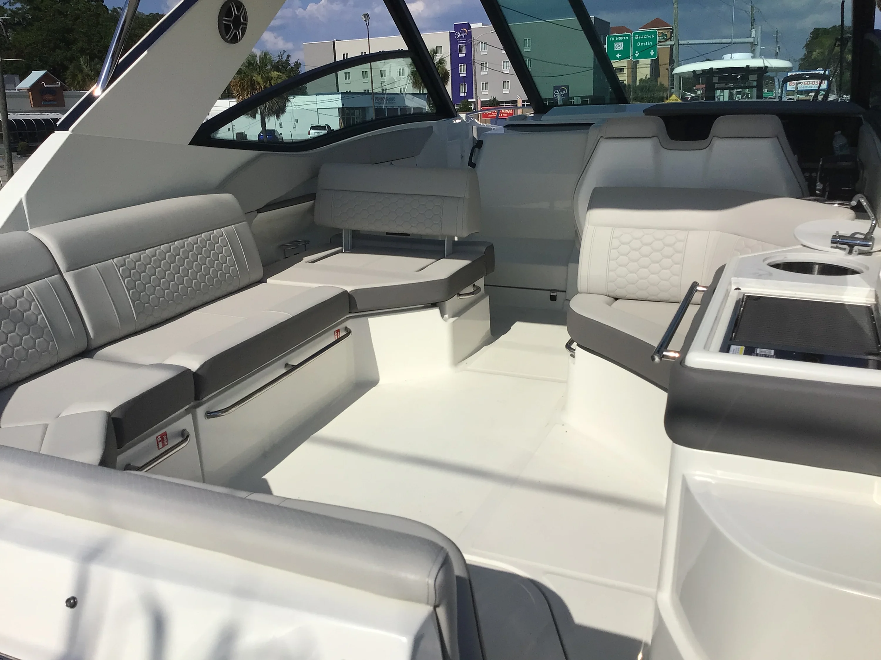 2026 Sea Ray Sundancer 320 Outboard Image Thumbnail #6