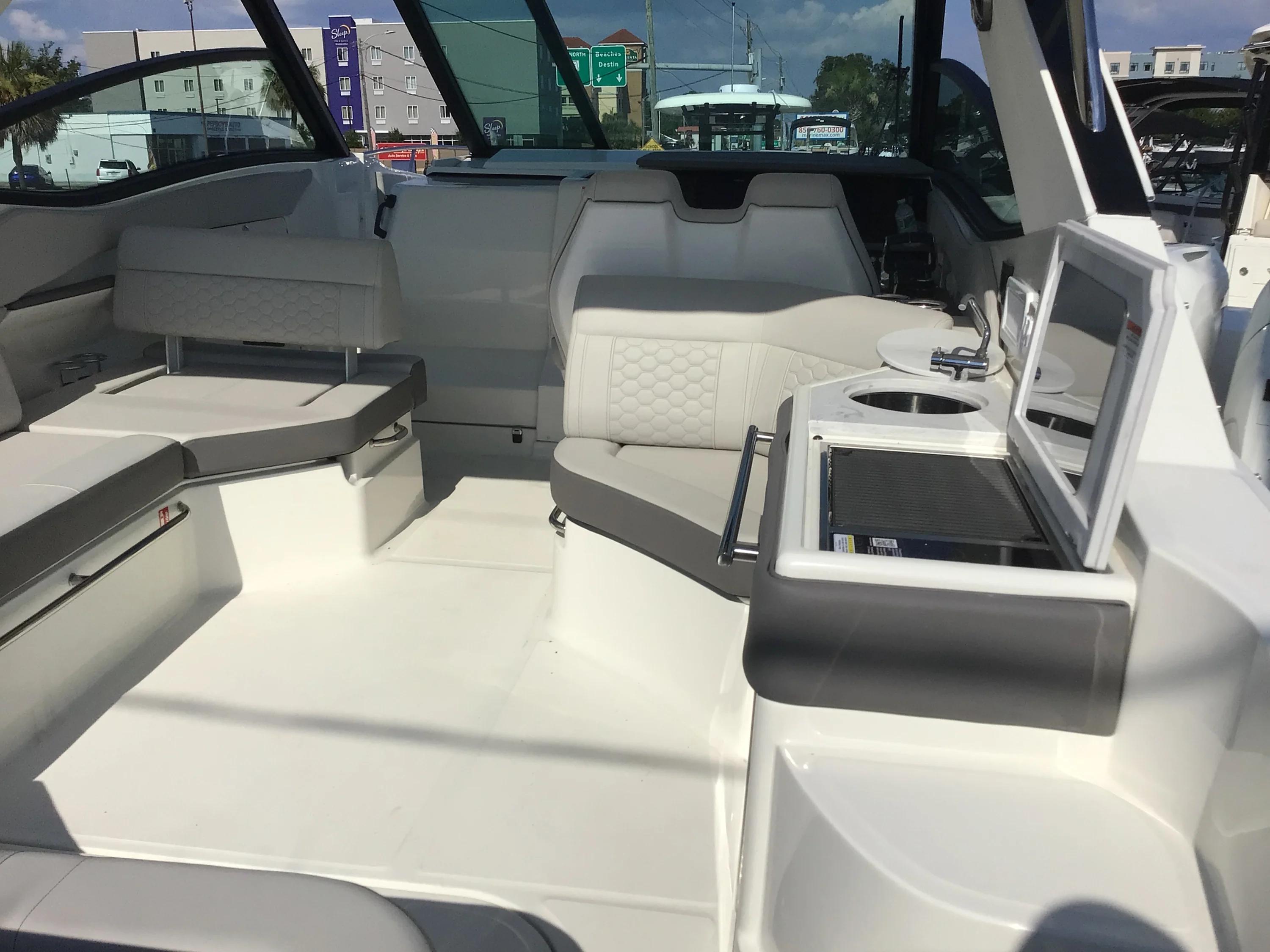2026 Sea Ray Sundancer 320 Outboard Image Thumbnail #7