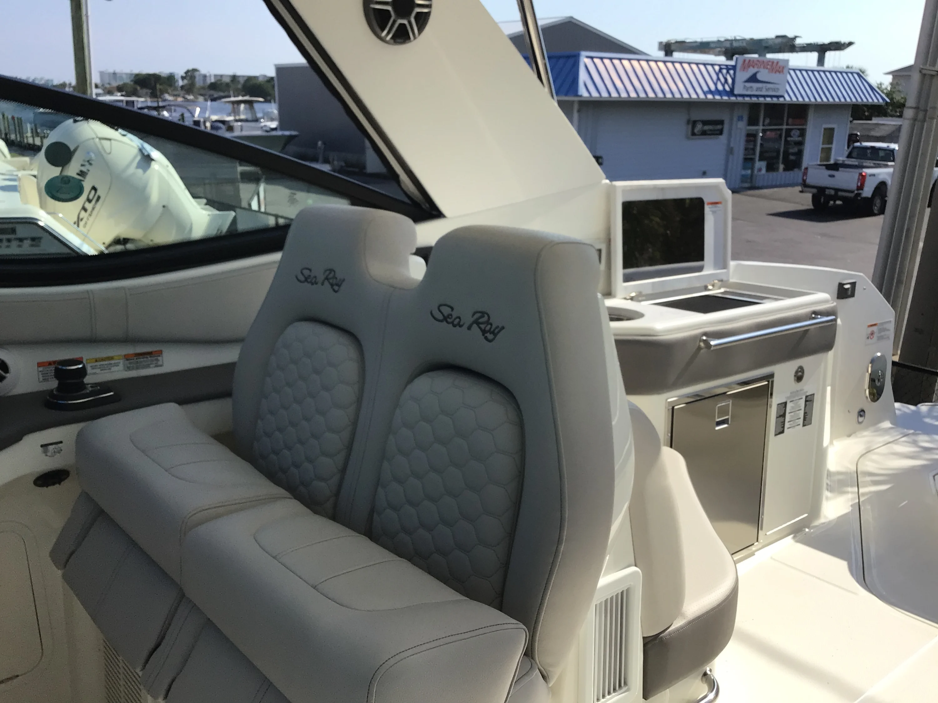 2026 Sea Ray Sundancer 320 Outboard Image Thumbnail #14