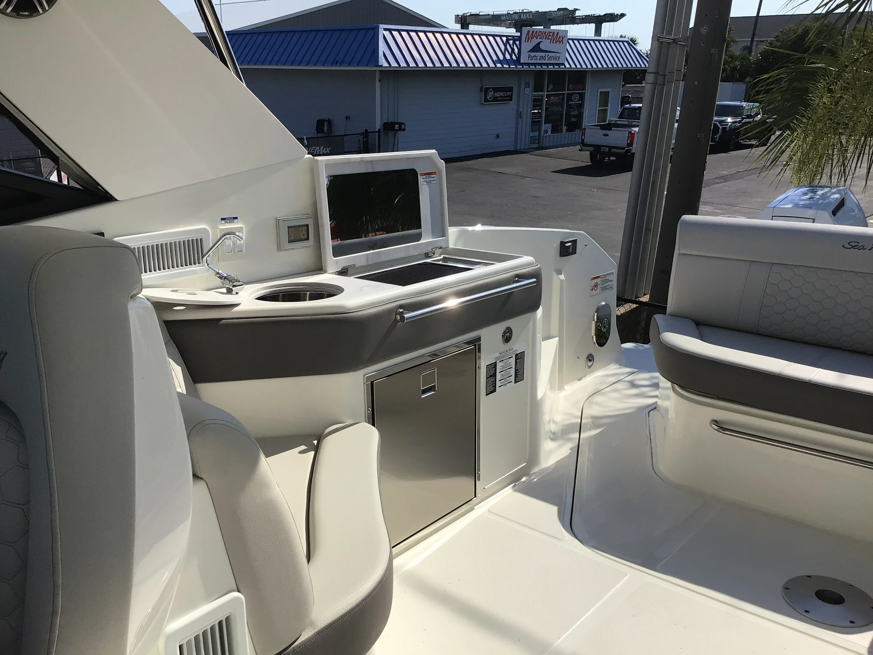 2026 Sea Ray Sundancer 320 Outboard Image Thumbnail #15