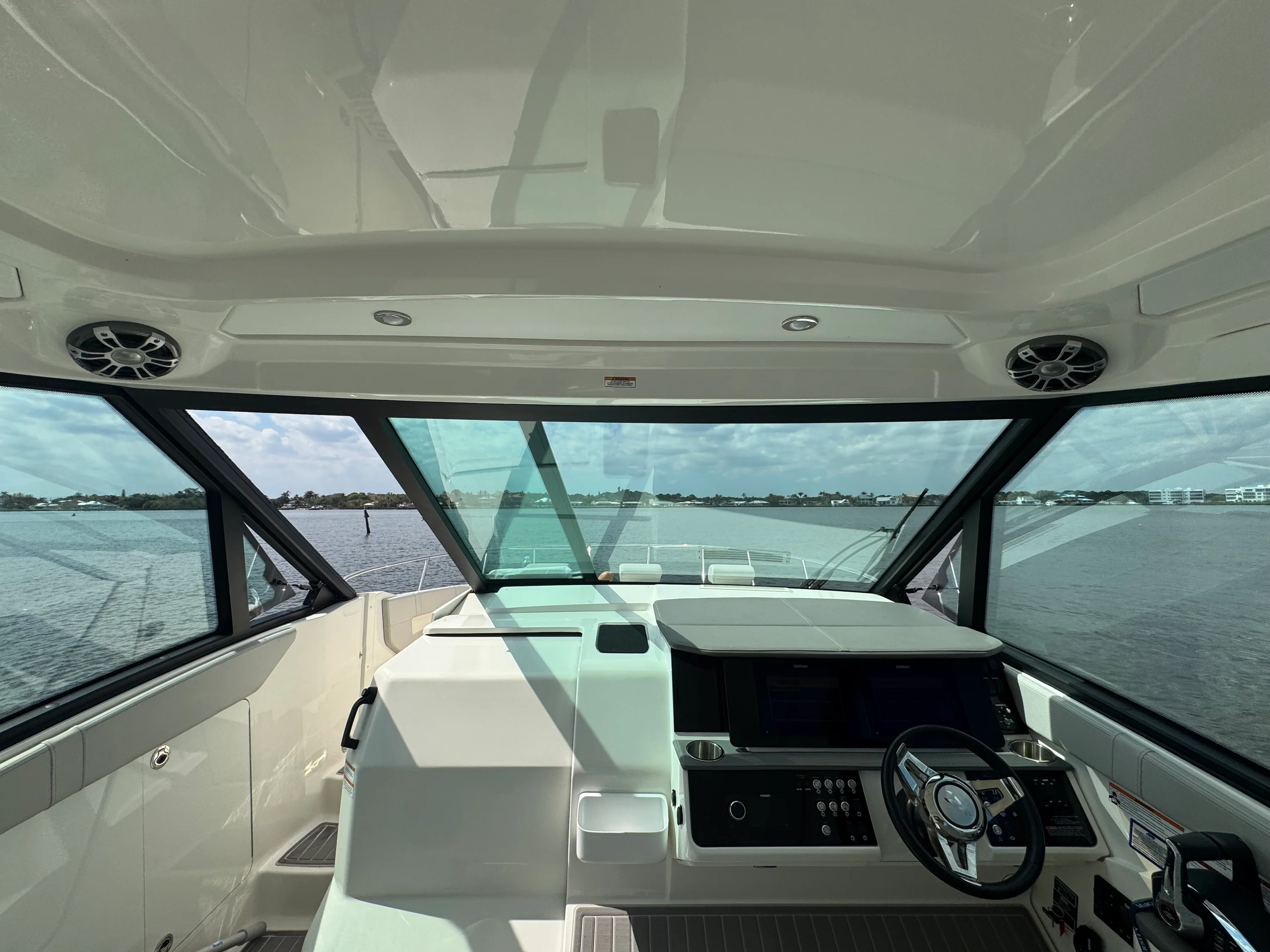 2023 Sea Ray 320 SUNDANCER OB Image Thumbnail #39