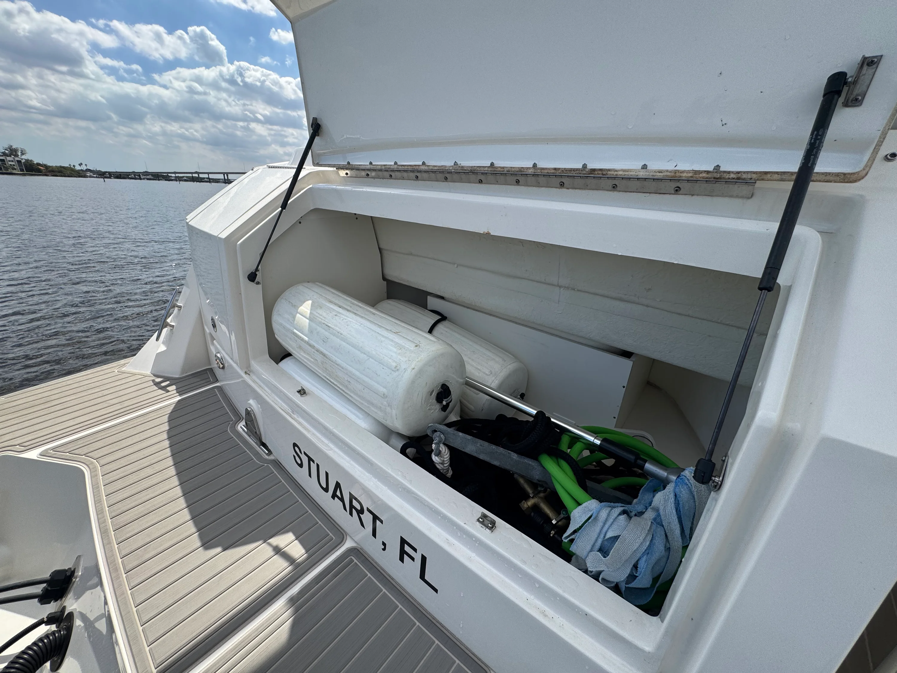 2023 Sea Ray 320 SUNDANCER OB Image Thumbnail #17