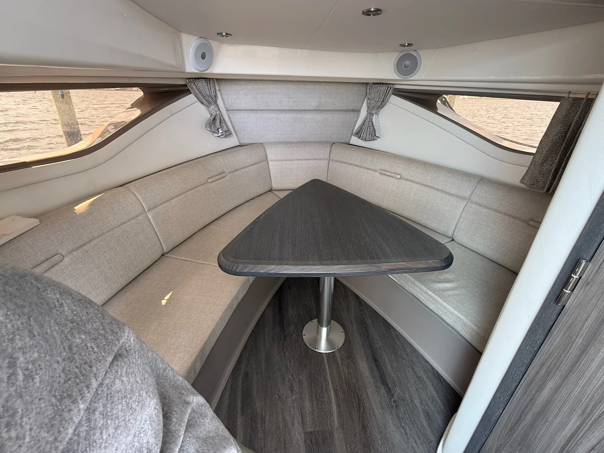 2023 Sea Ray 320 SUNDANCER OB Image Thumbnail #26