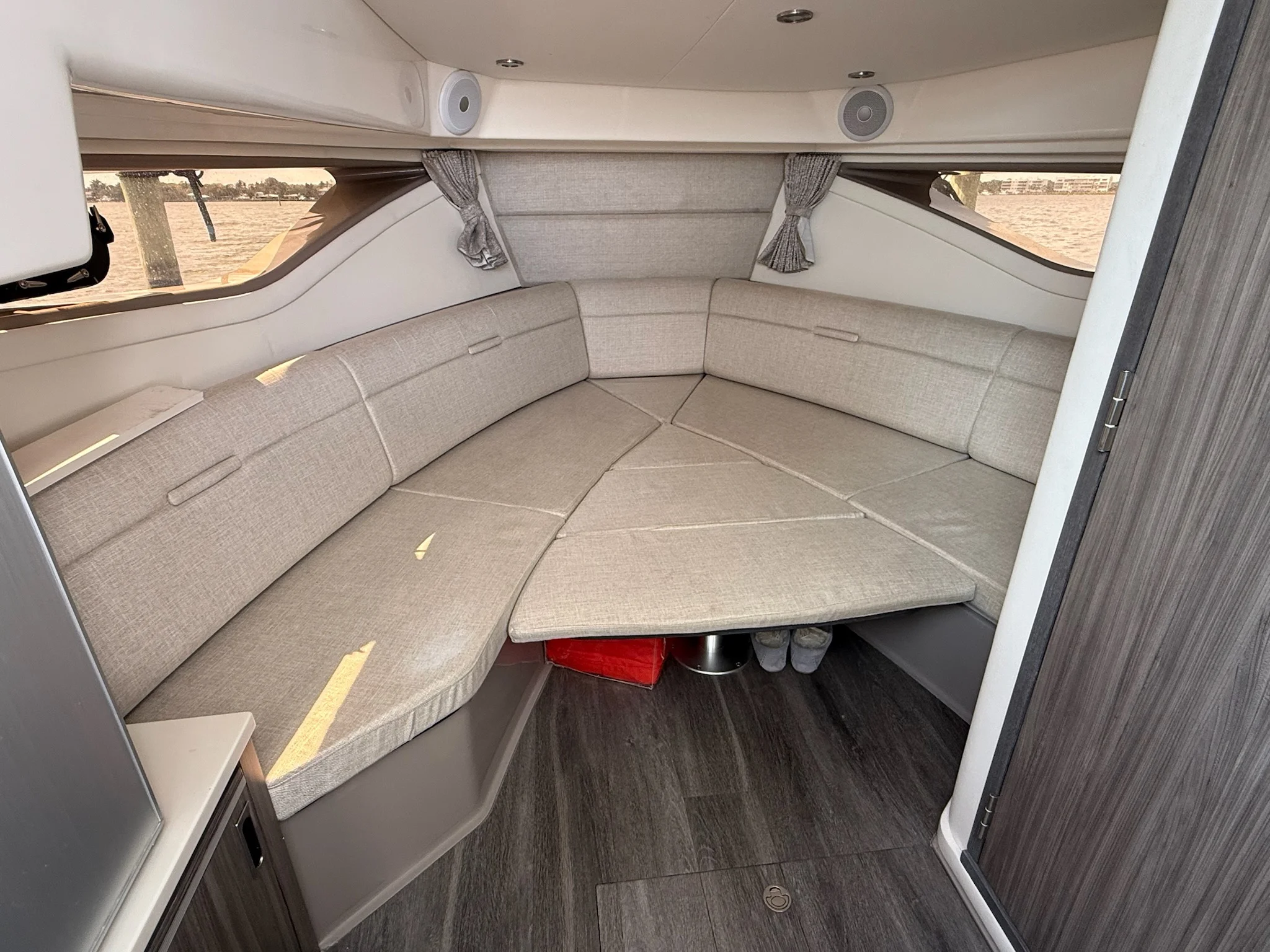 2023 Sea Ray 320 SUNDANCER OB Image Thumbnail #56