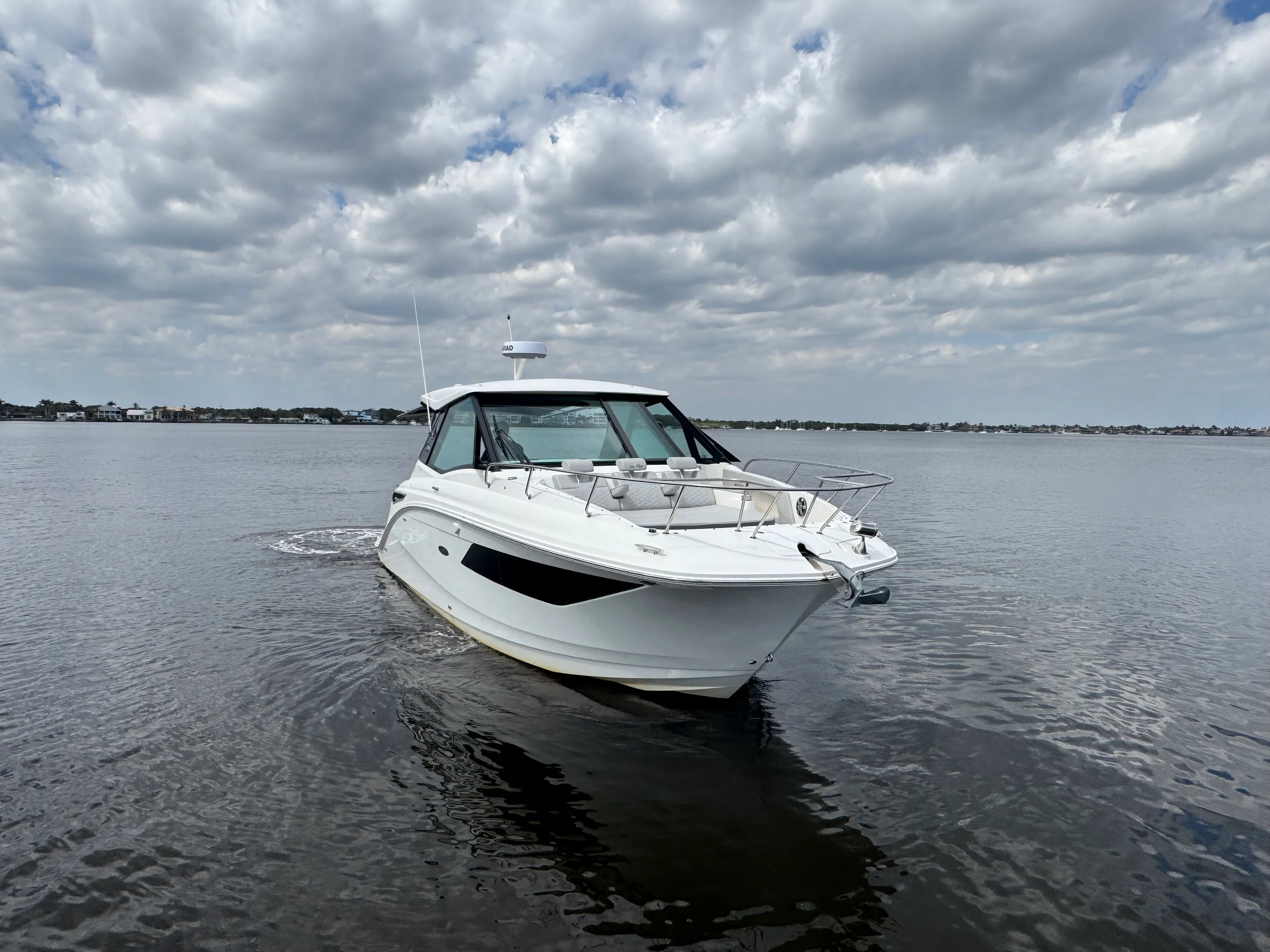 2023 Sea Ray 320 SUNDANCER OB Image Thumbnail #2