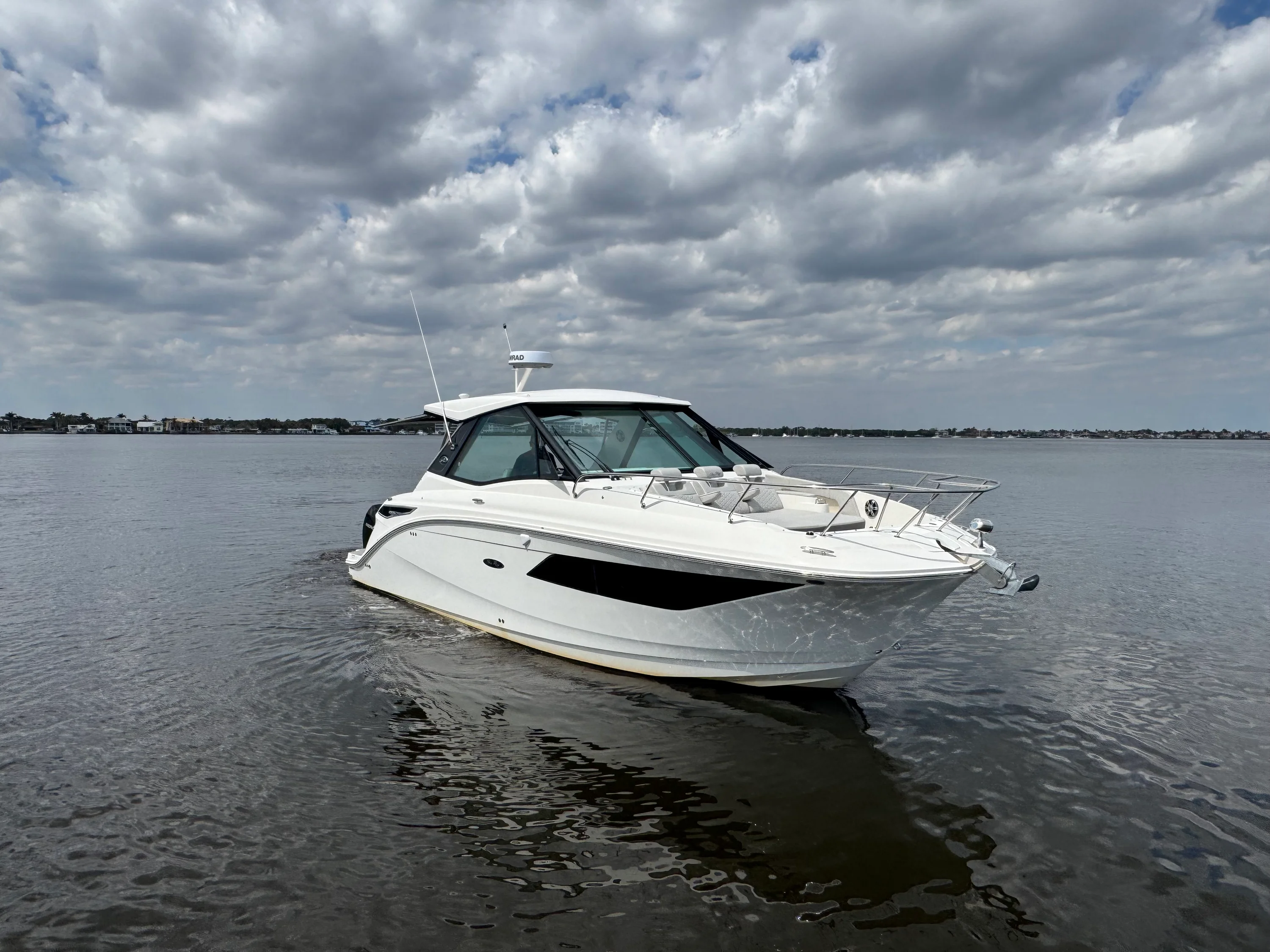 2023 Sea Ray 320 SUNDANCER OB Image Thumbnail #1