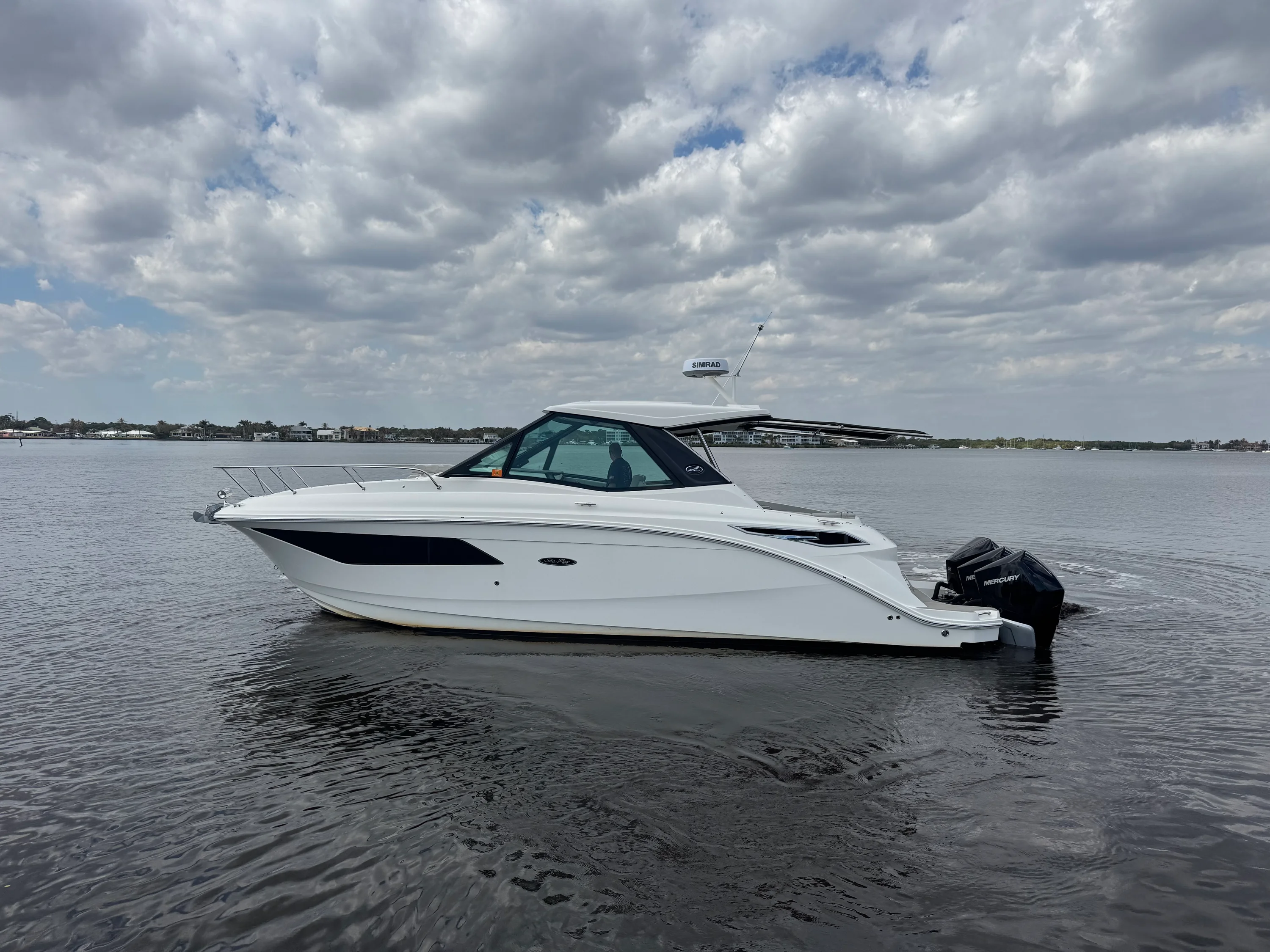 2023 Sea Ray 320 SUNDANCER OB Image Thumbnail #8