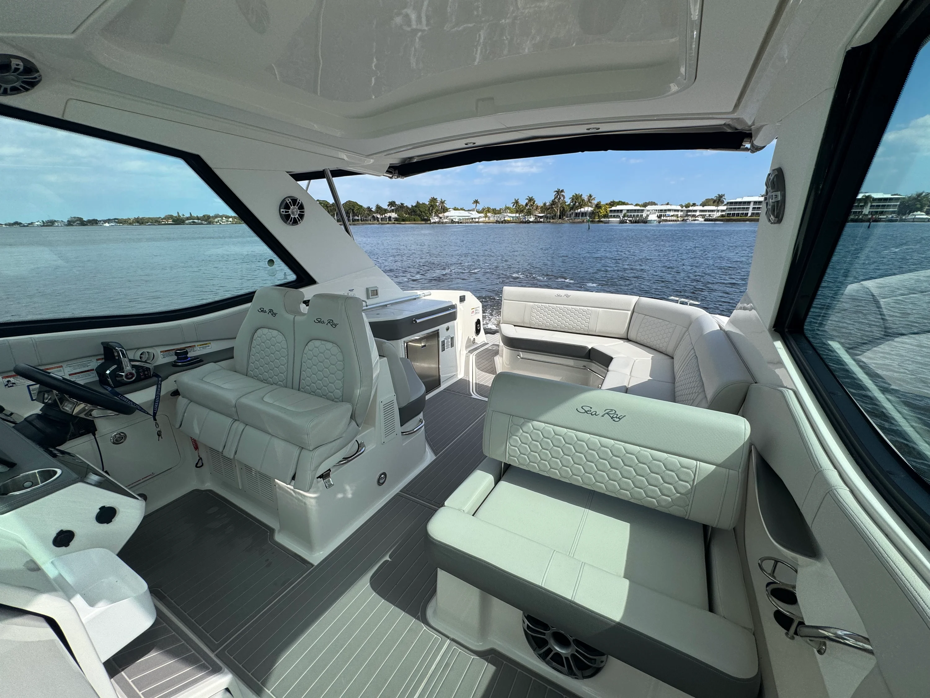 2023 Sea Ray 320 SUNDANCER OB Image Thumbnail #34