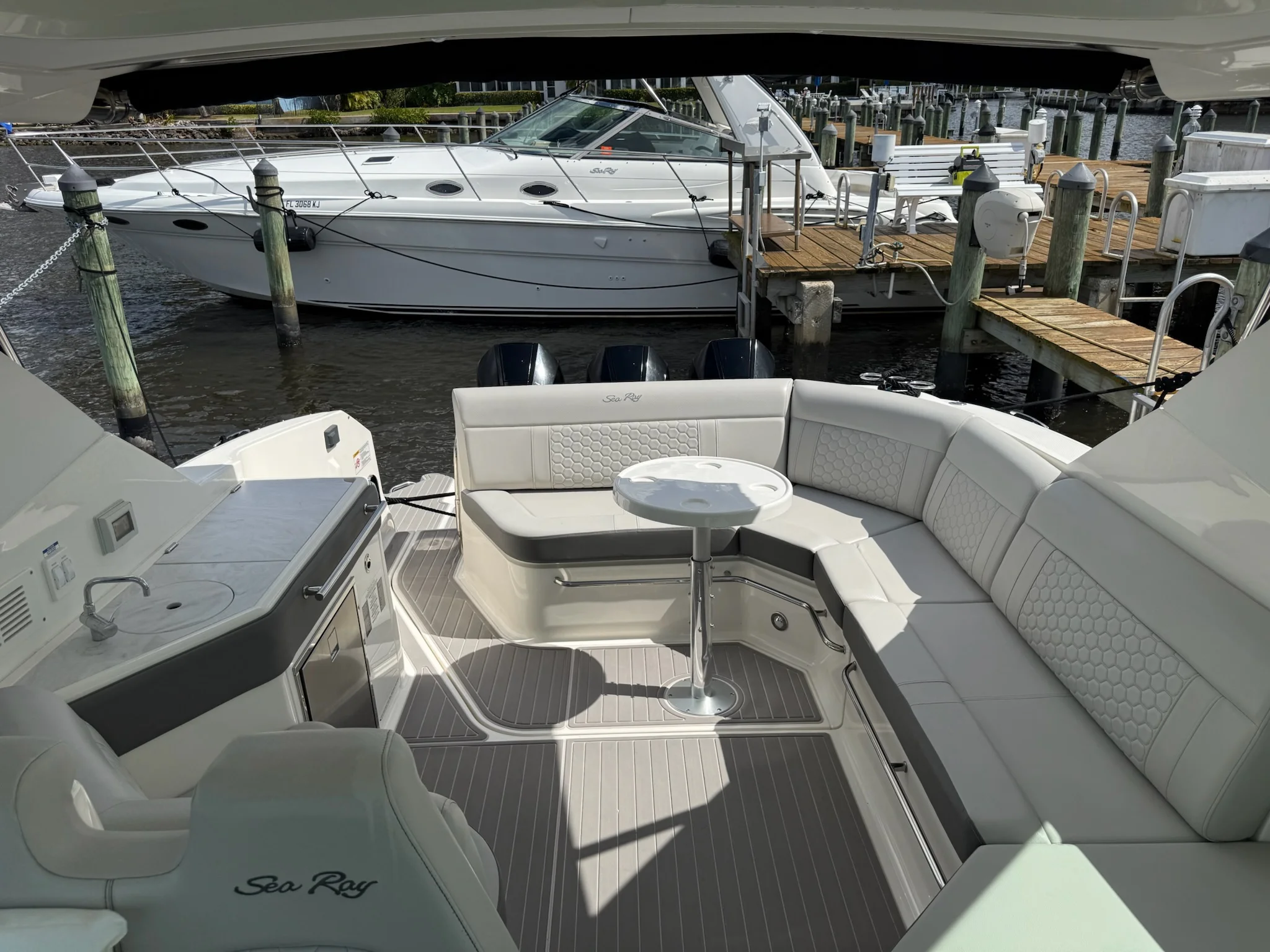 2023 Sea Ray 320 SUNDANCER OB Image Thumbnail #10