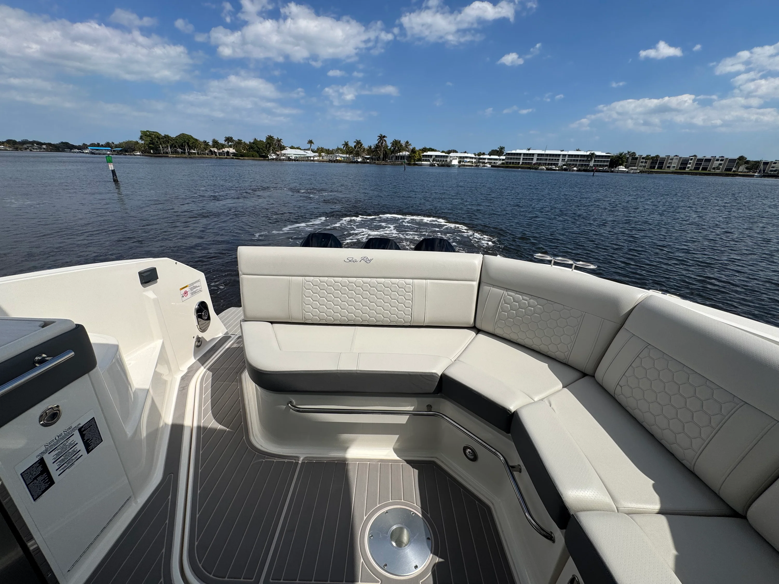 2023 Sea Ray 320 SUNDANCER OB Image Thumbnail #20