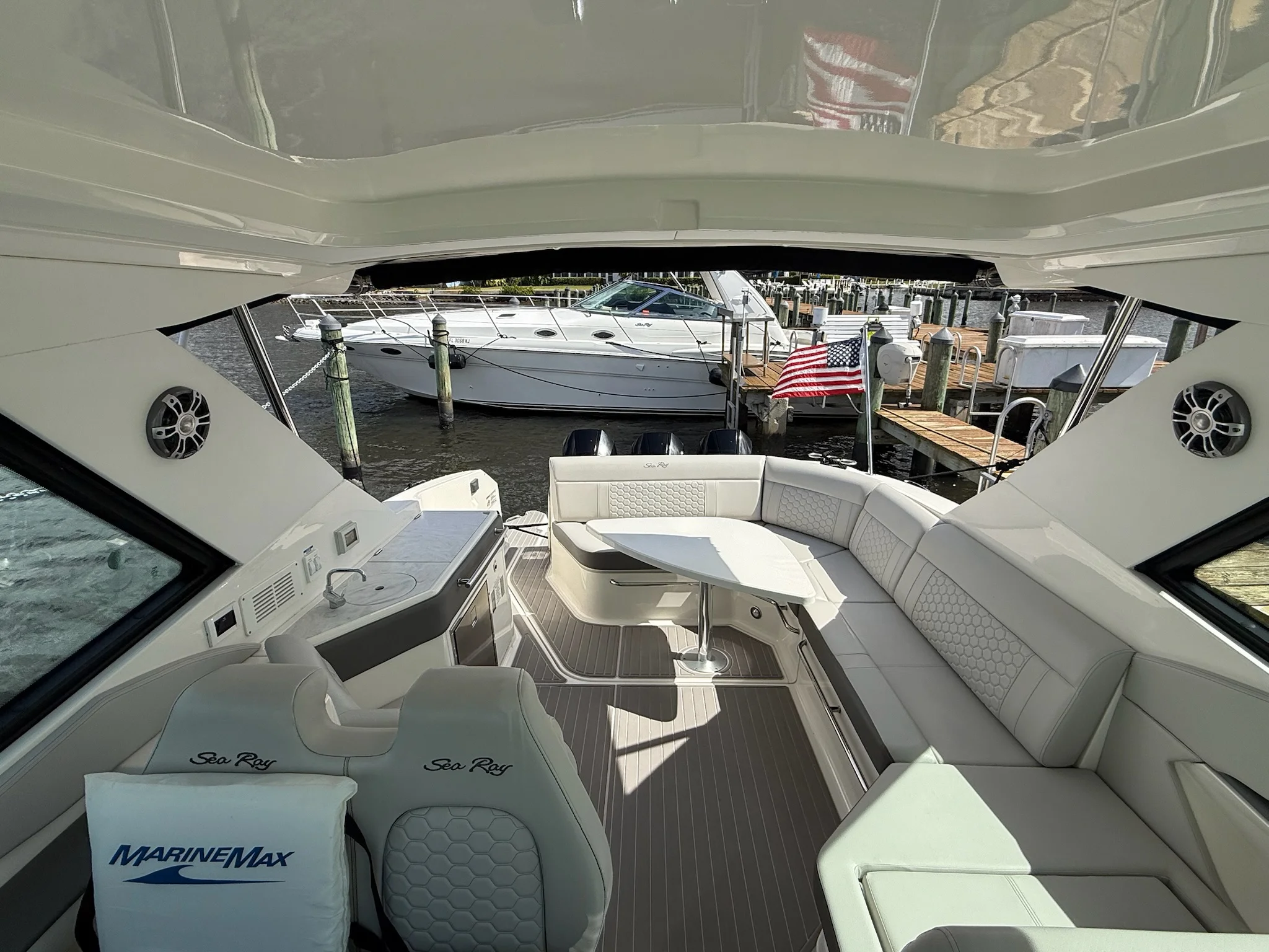 2023 Sea Ray 320 SUNDANCER OB Image Thumbnail #12