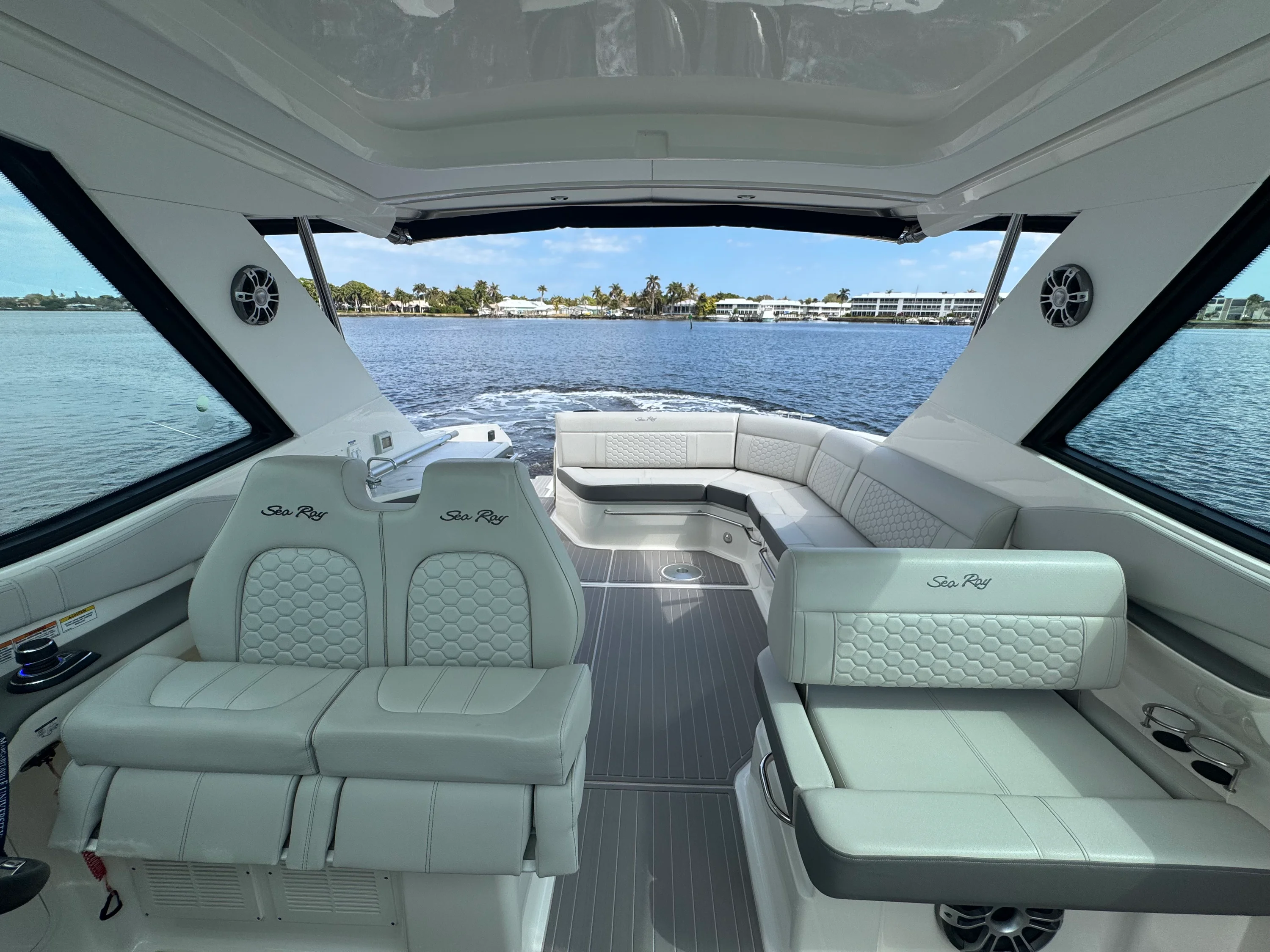 2023 Sea Ray 320 SUNDANCER OB Image Thumbnail #33