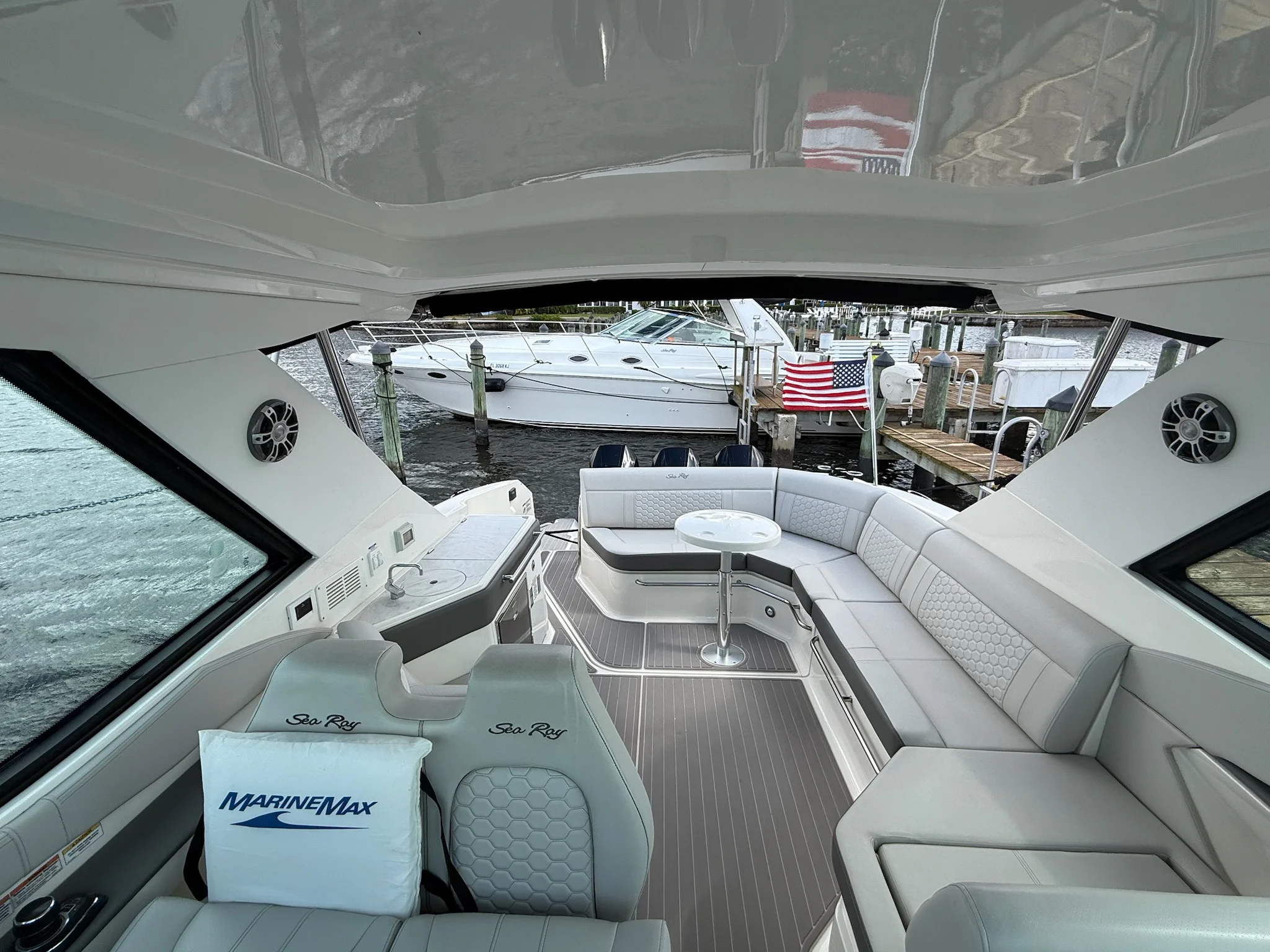 2023 Sea Ray 320 SUNDANCER OB Image Thumbnail #11