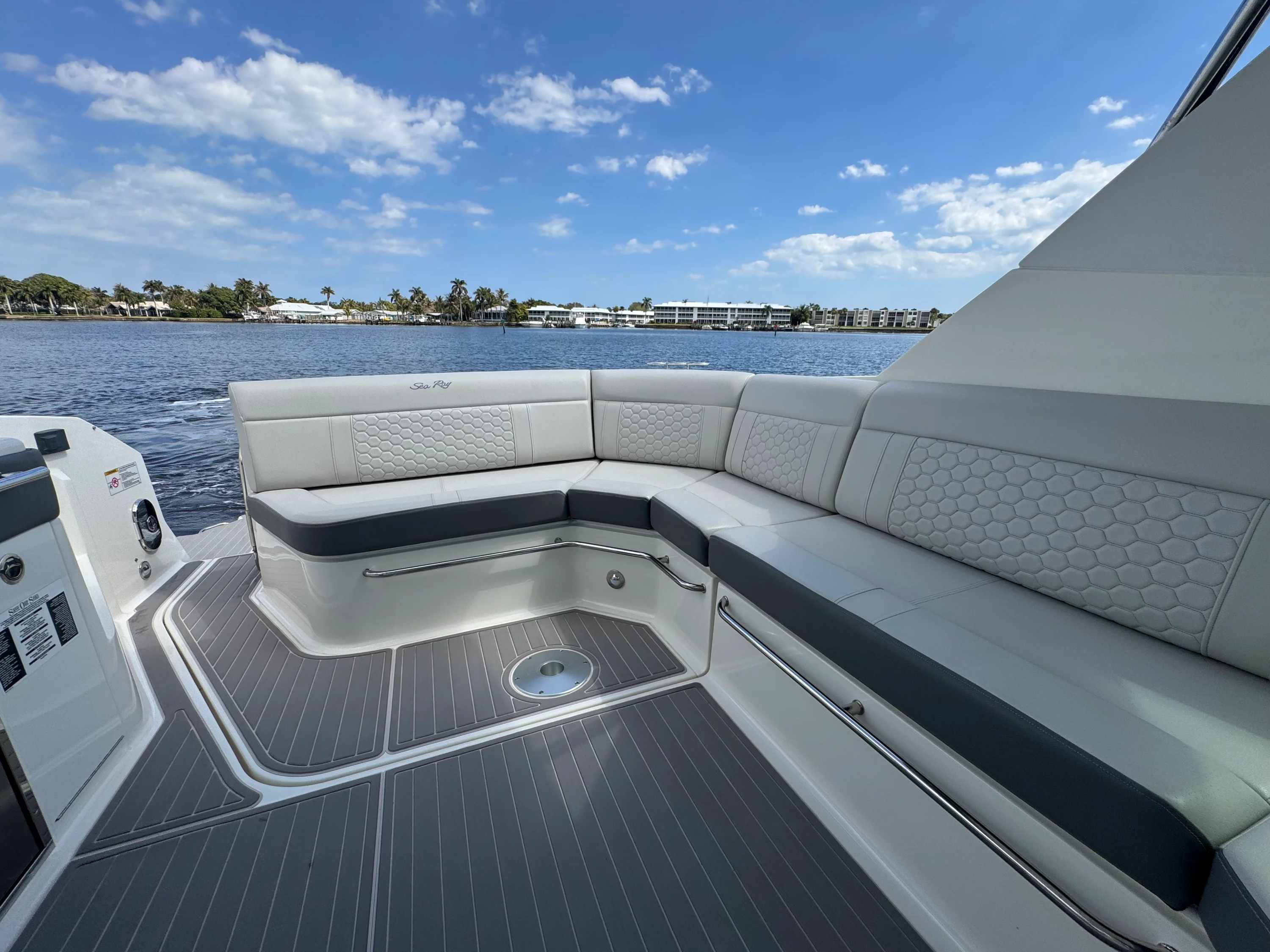 2023 Sea Ray 320 SUNDANCER OB Image Thumbnail #24