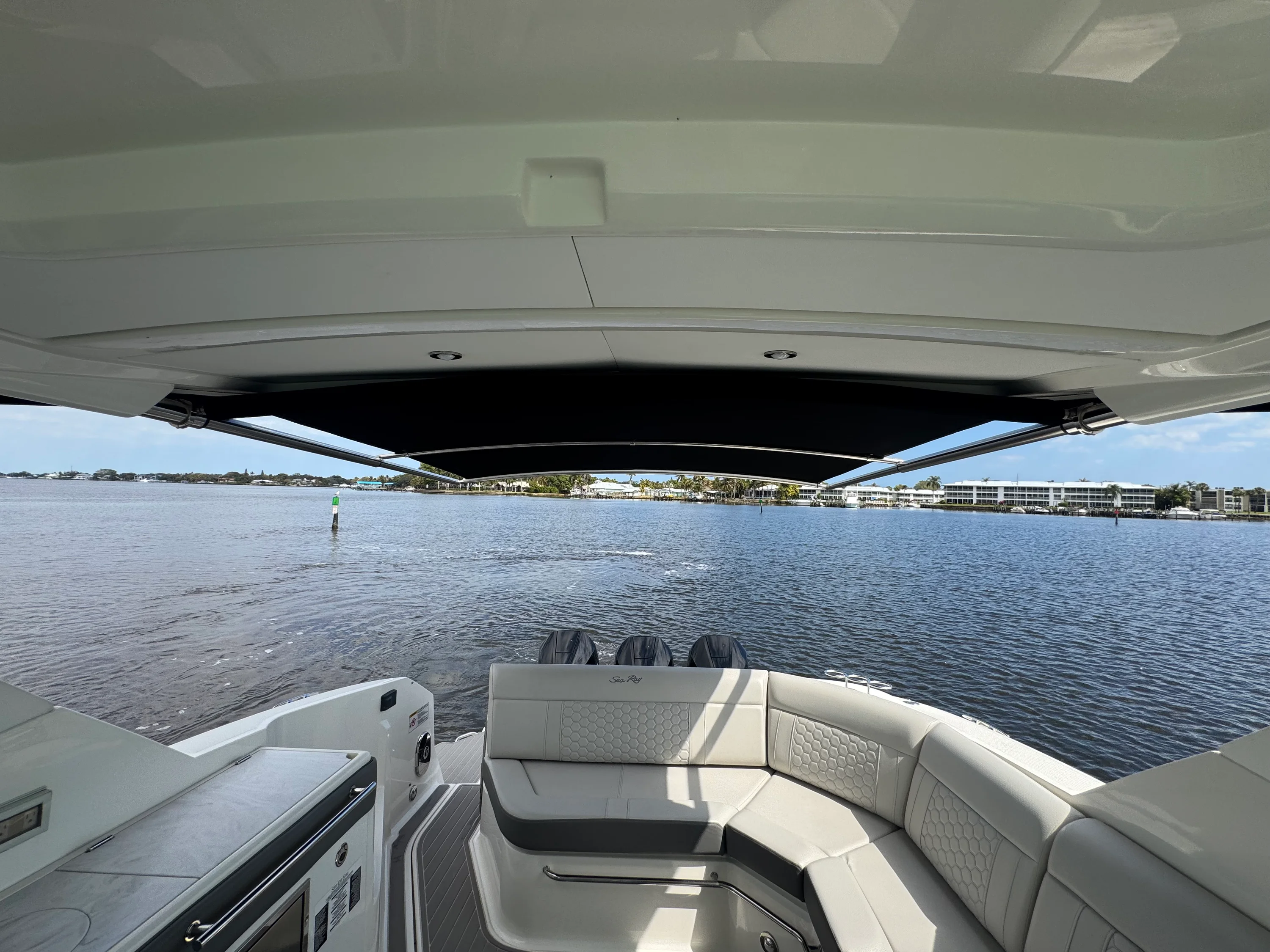 2023 Sea Ray 320 SUNDANCER OB Image Thumbnail #22