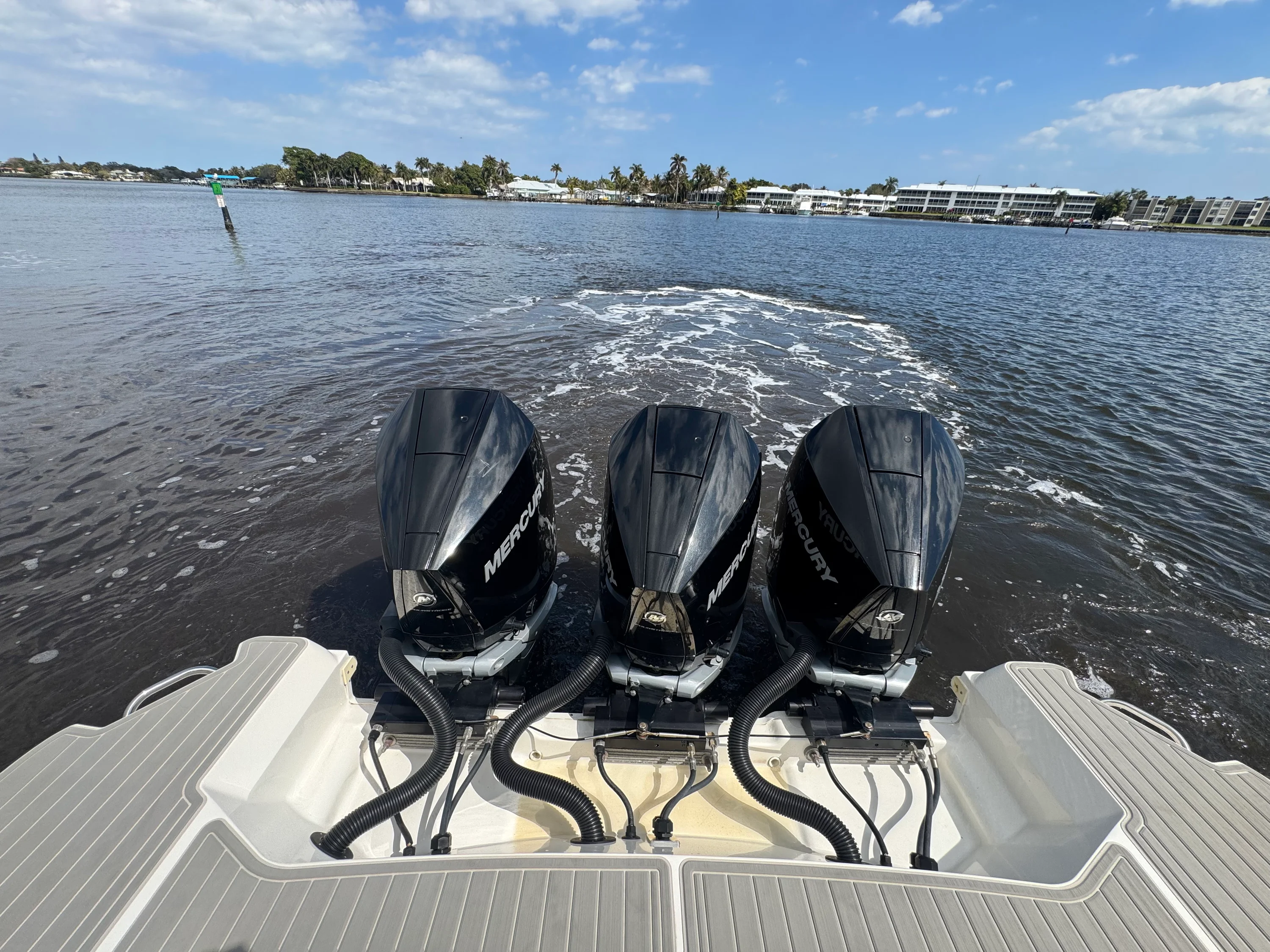 2023 Sea Ray 320 SUNDANCER OB Image Thumbnail #15