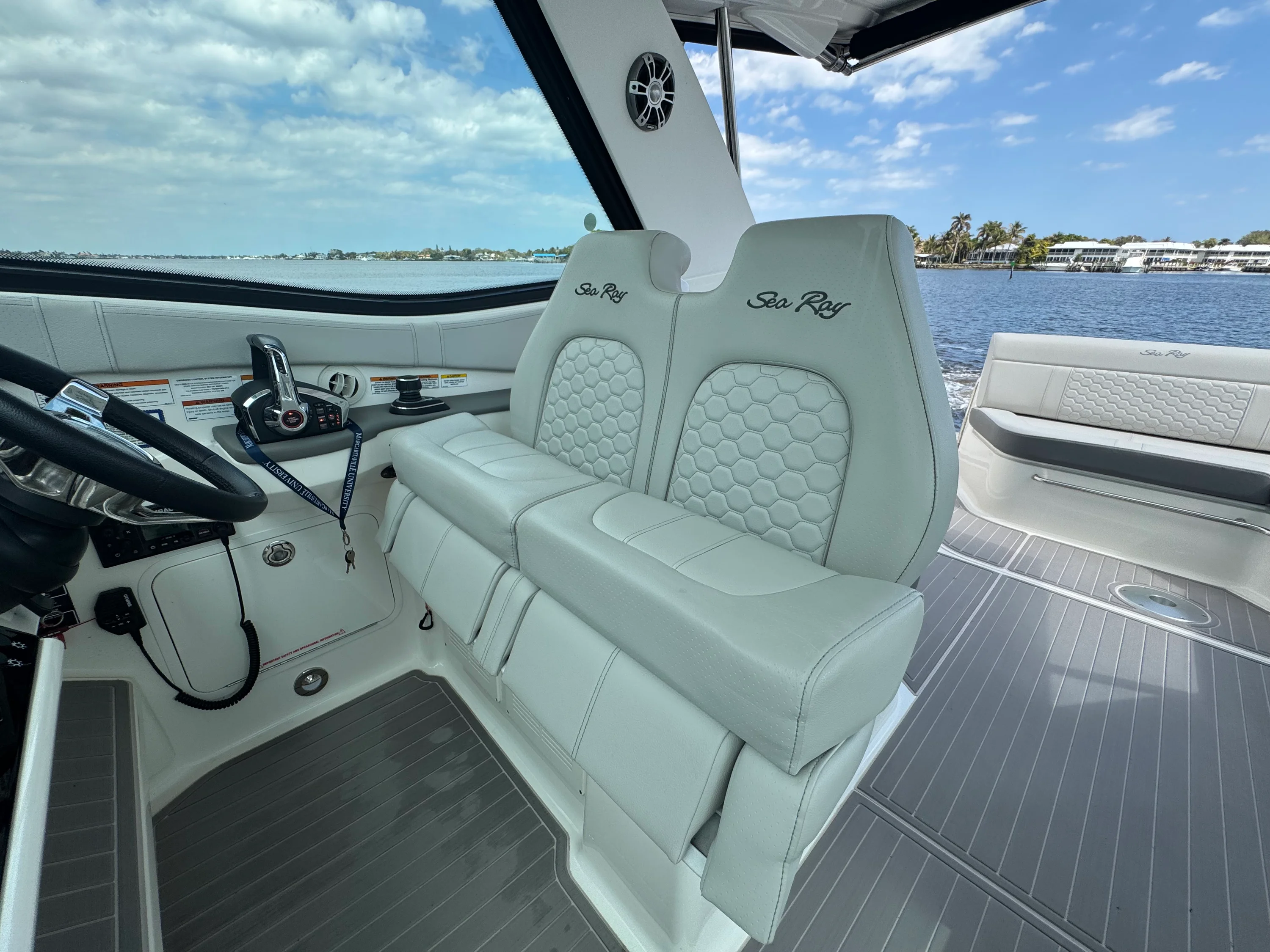 2023 Sea Ray 320 SUNDANCER OB Image Thumbnail #35