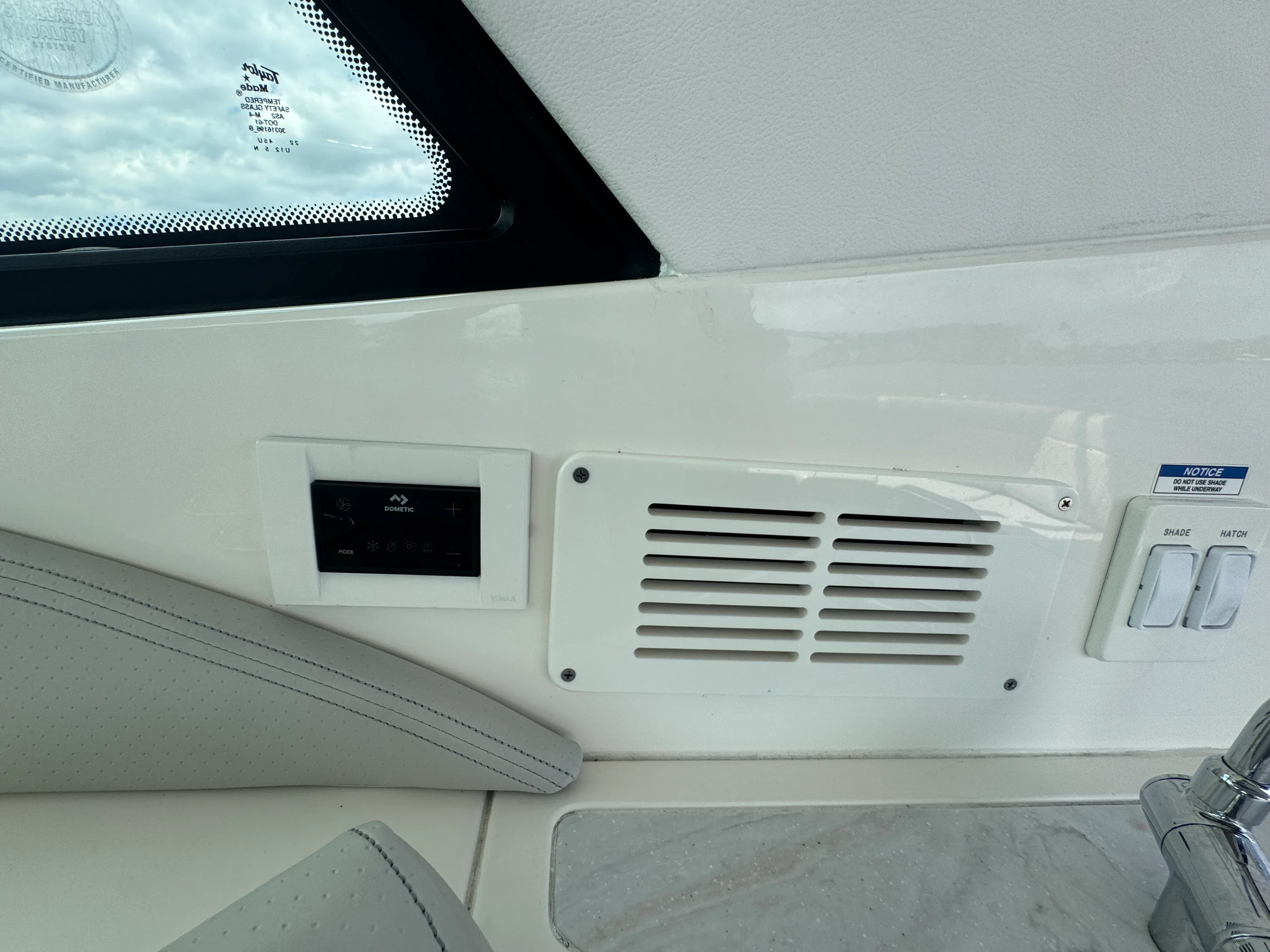 2023 Sea Ray 320 SUNDANCER OB Image Thumbnail #28