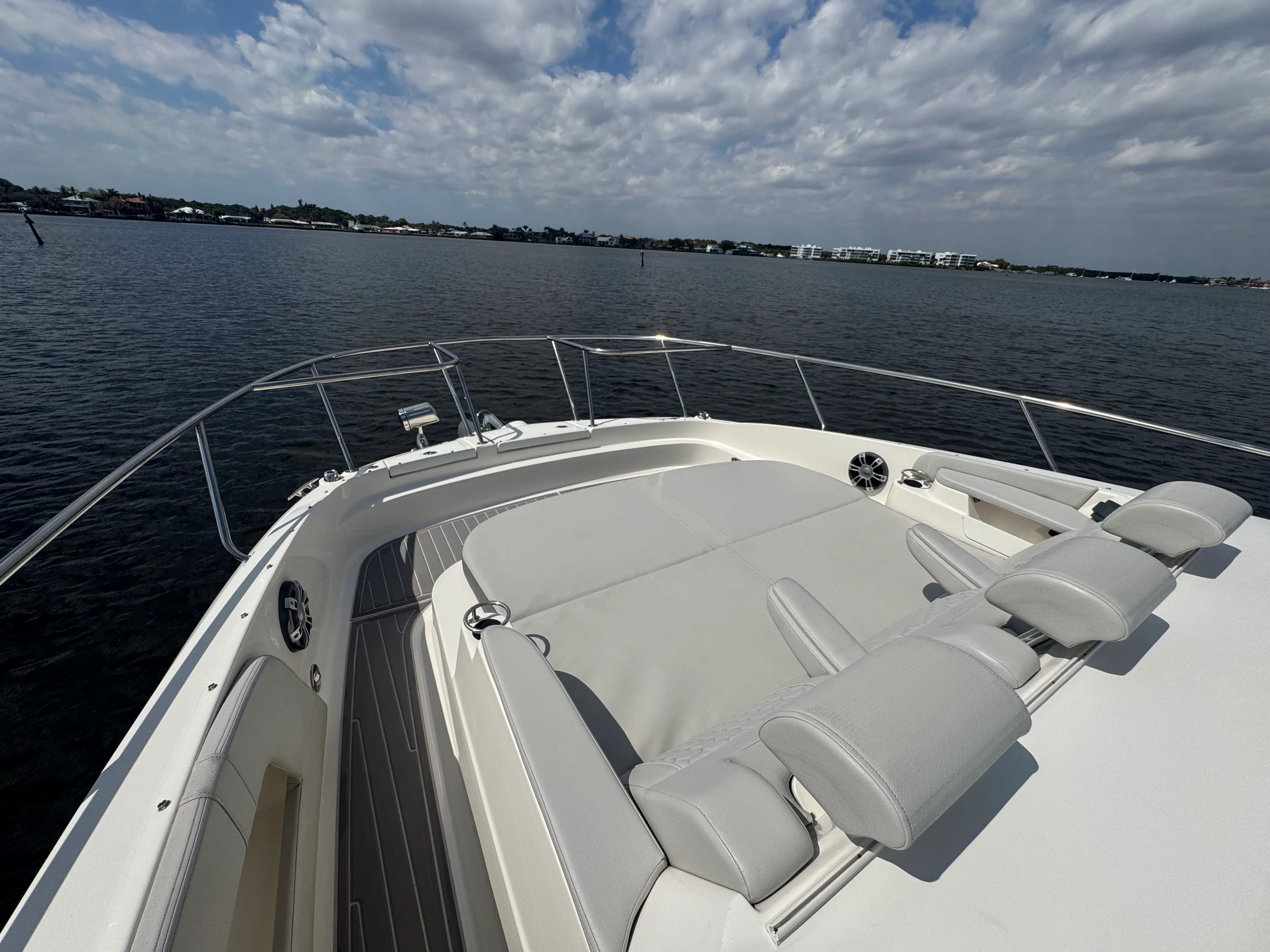 2023 Sea Ray 320 SUNDANCER OB Image Thumbnail #44