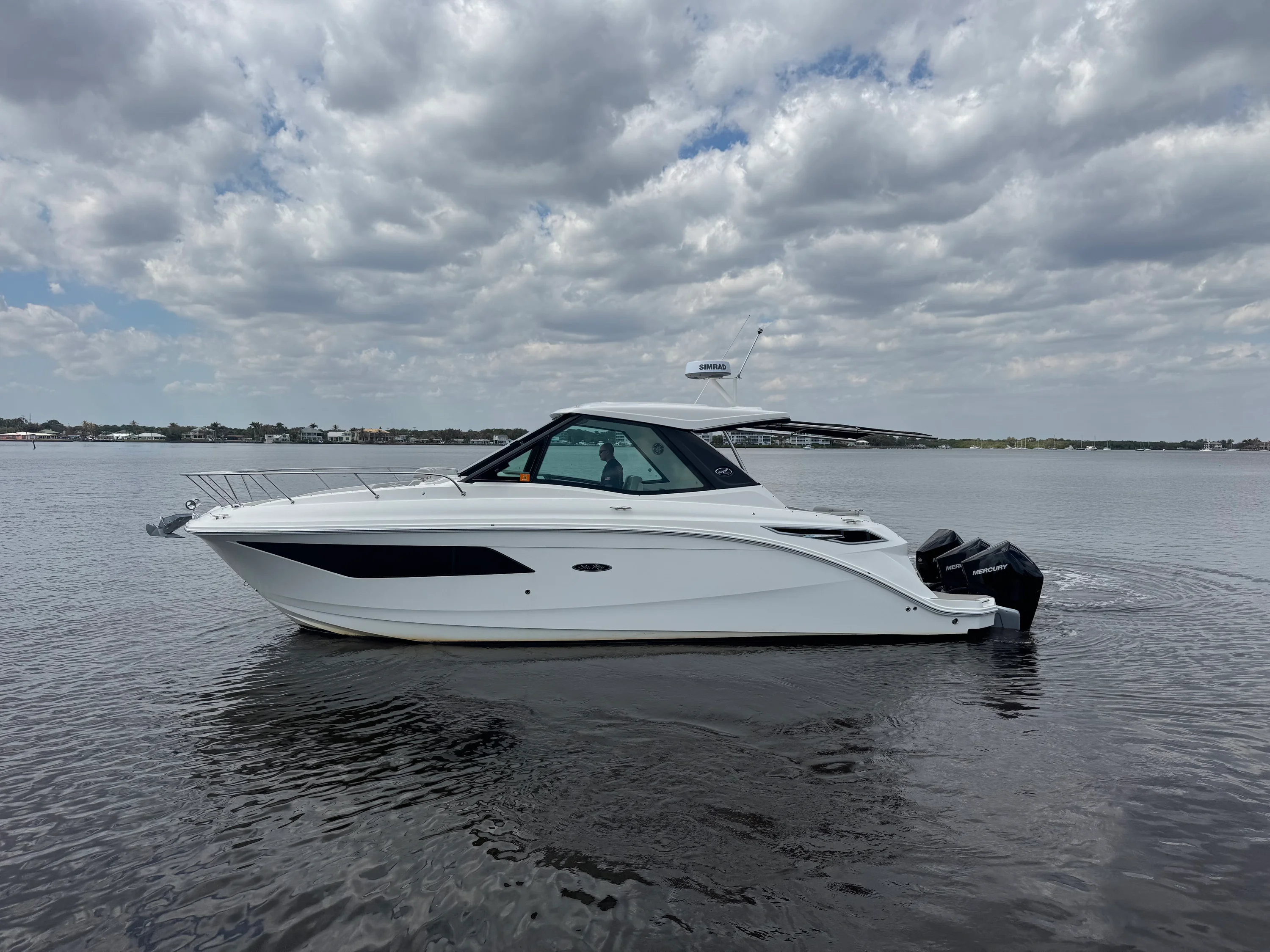 2023 Sea Ray 320 SUNDANCER OB Image Thumbnail #7