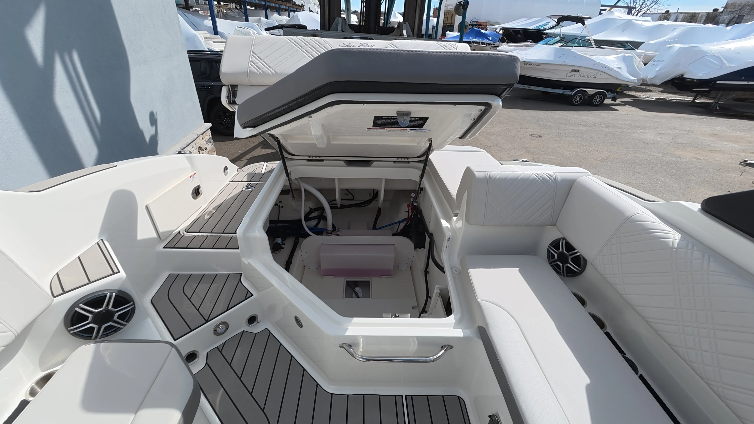 2026 Sea Ray SDX 270 Outboard Image Thumbnail #24