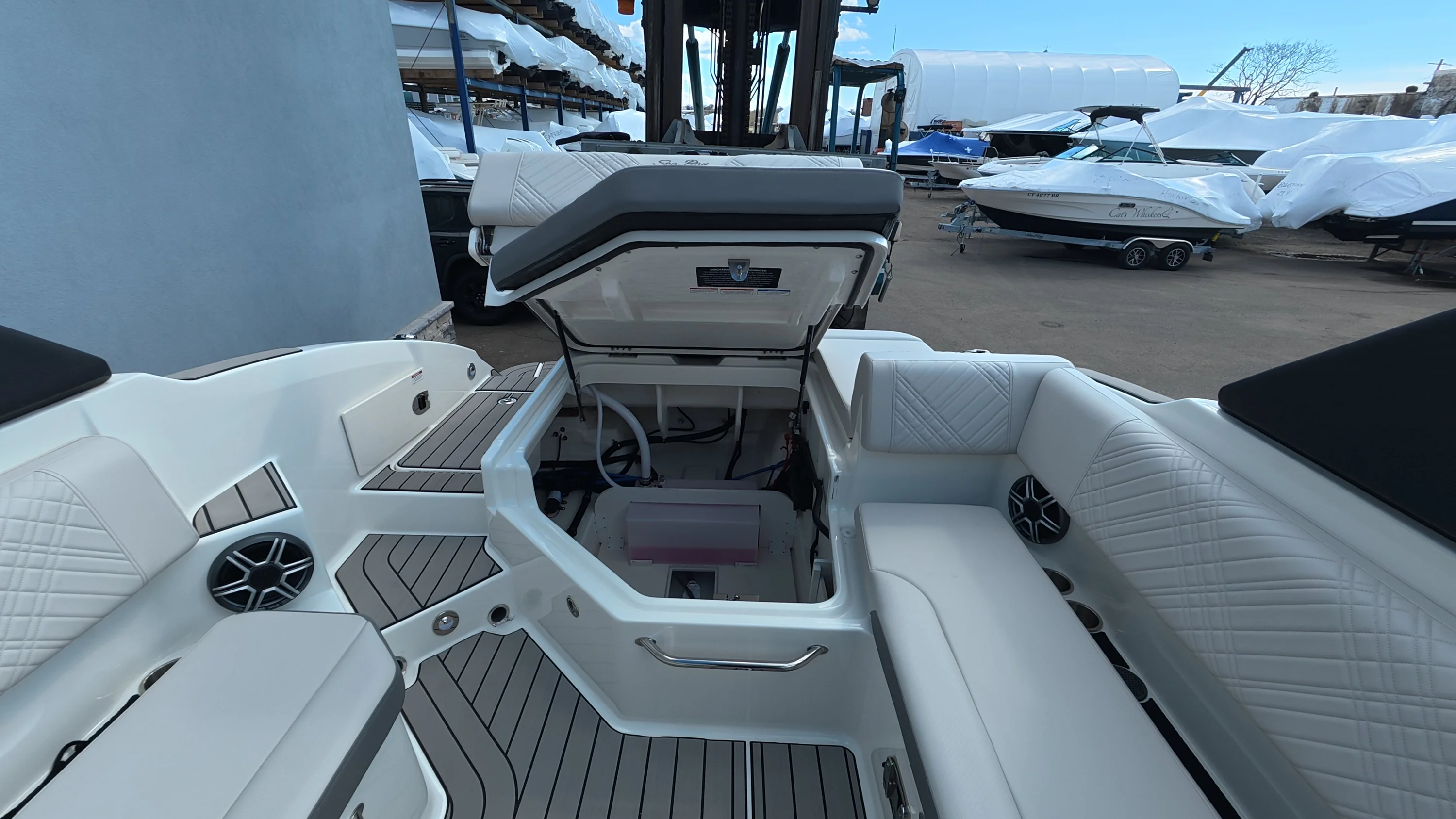 2026 Sea Ray SDX 270 Outboard Image Thumbnail #25